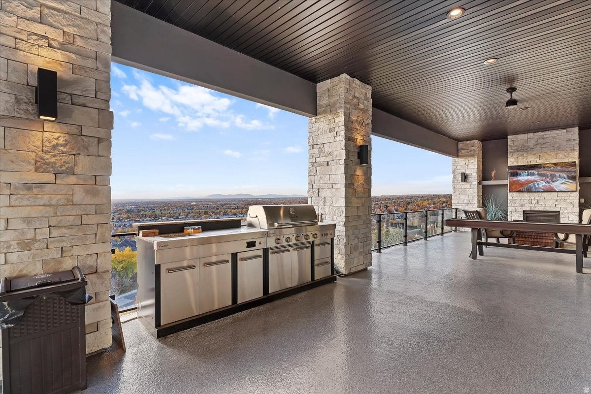 Fruit Heights, Utah, 84037, United States, 4 Bedrooms Bedrooms, ,3 BathroomsBathrooms,Residential,Active,1986894