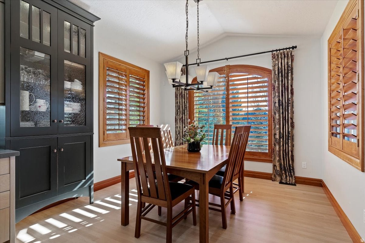 Mountain Green, Utah, 84050, United States, 5 Bedrooms Bedrooms, ,4 BathroomsBathrooms,Residential,Active,1972158