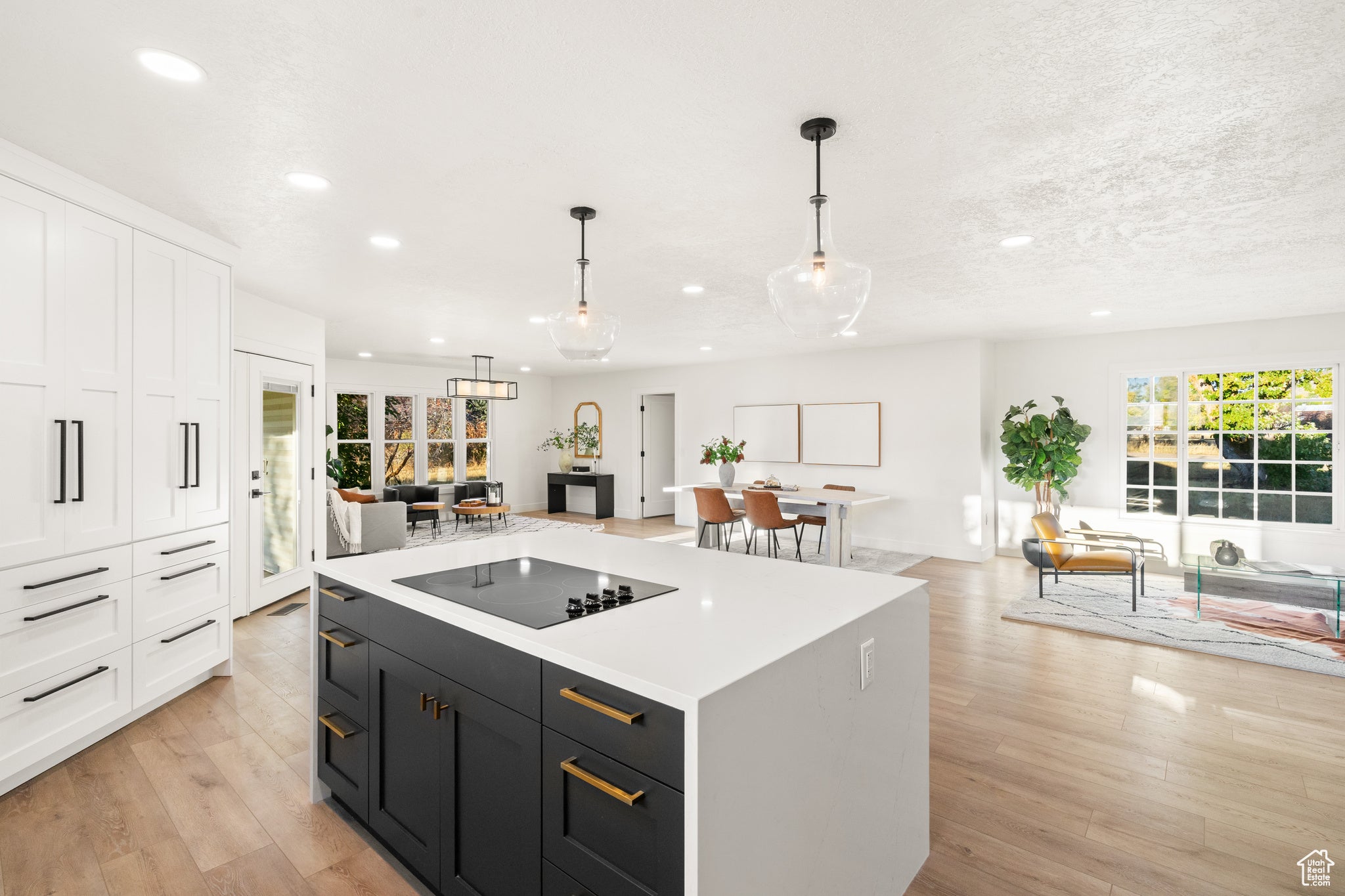 Huntsville, Utah, 84317, United States, 4 Bedrooms Bedrooms, ,3 BathroomsBathrooms,Residential,Active,1964495