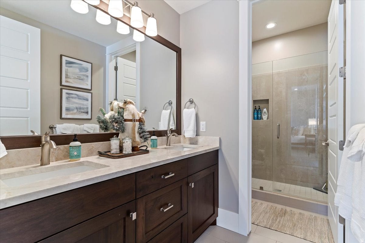 Mountain Green, Utah, 84050, United States, 4 Bedrooms Bedrooms, ,5 BathroomsBathrooms,Residential,Active,2002341