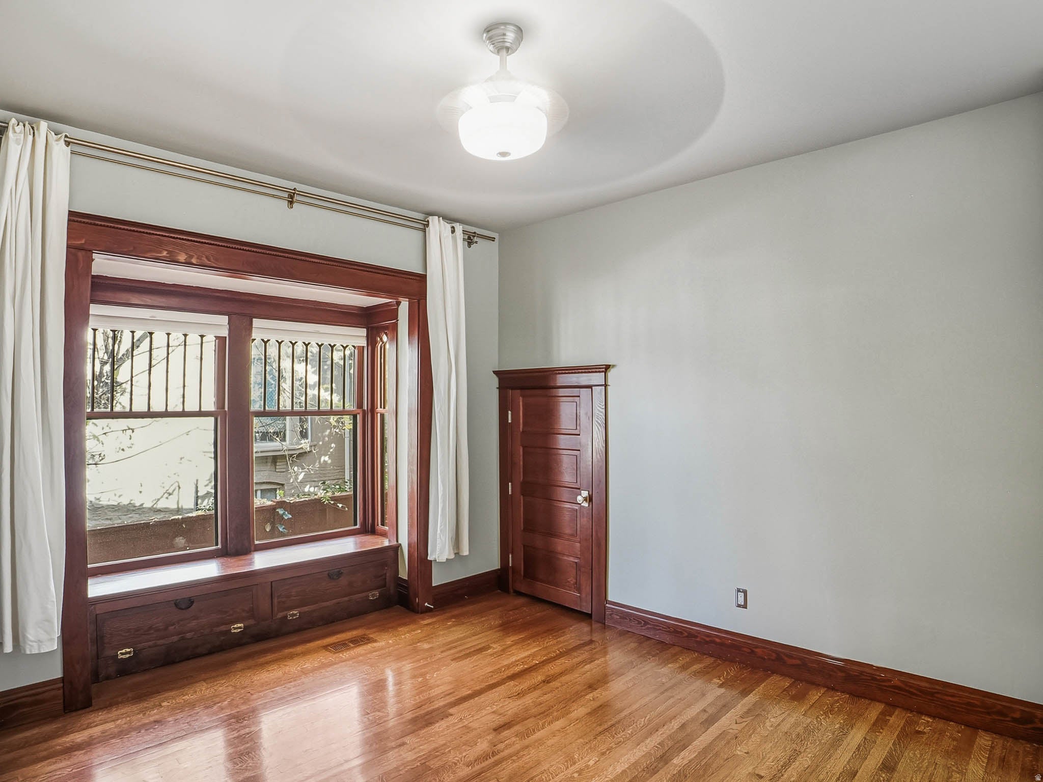 Salt Lake City, Utah, 84105, United States, 6 Bedrooms Bedrooms, ,4 BathroomsBathrooms,Residential,Active,2000214