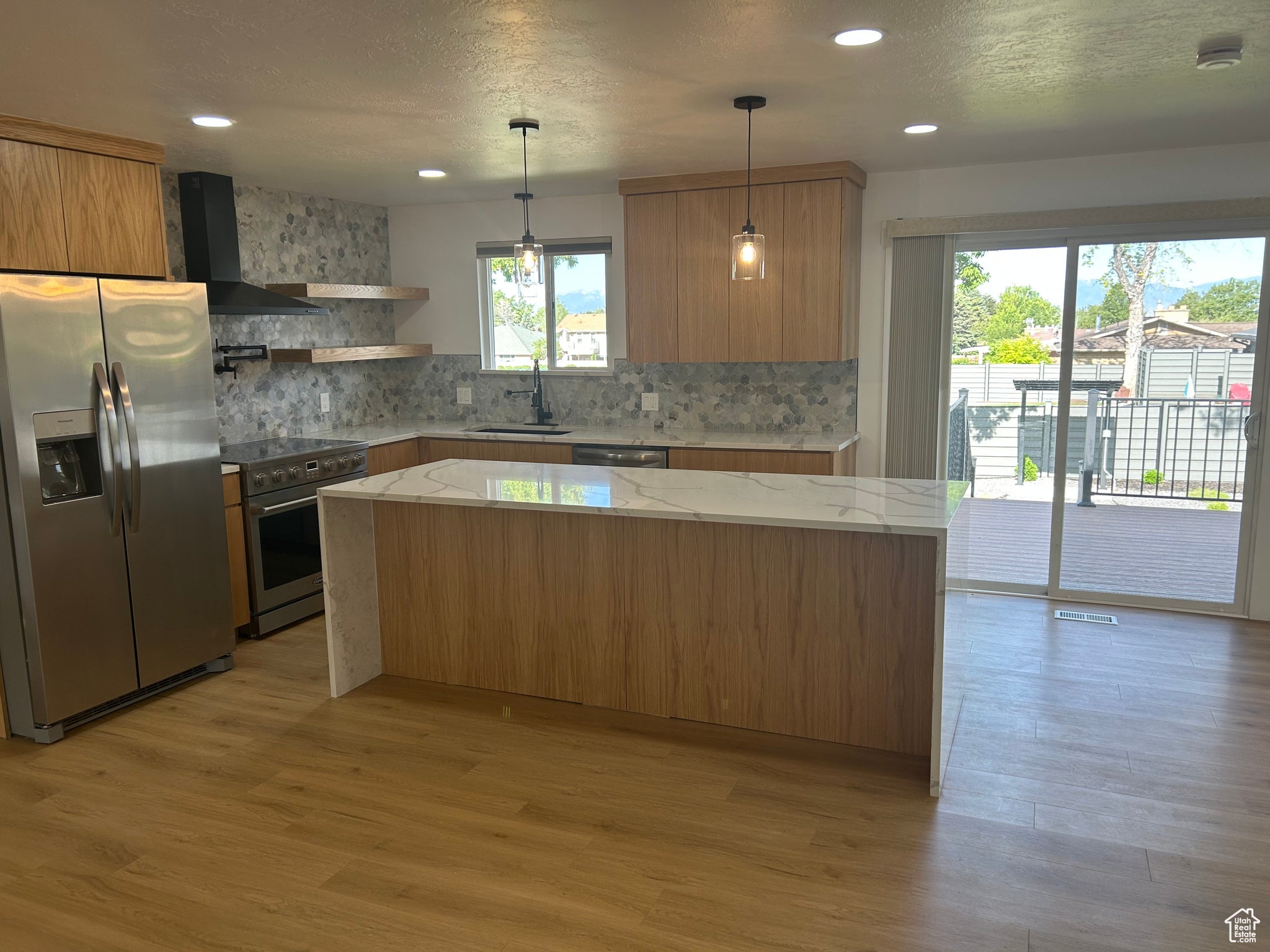 Cottonwood Heights, Utah, 84121, United States, ,3 BathroomsBathrooms,Residential,Active,1831773