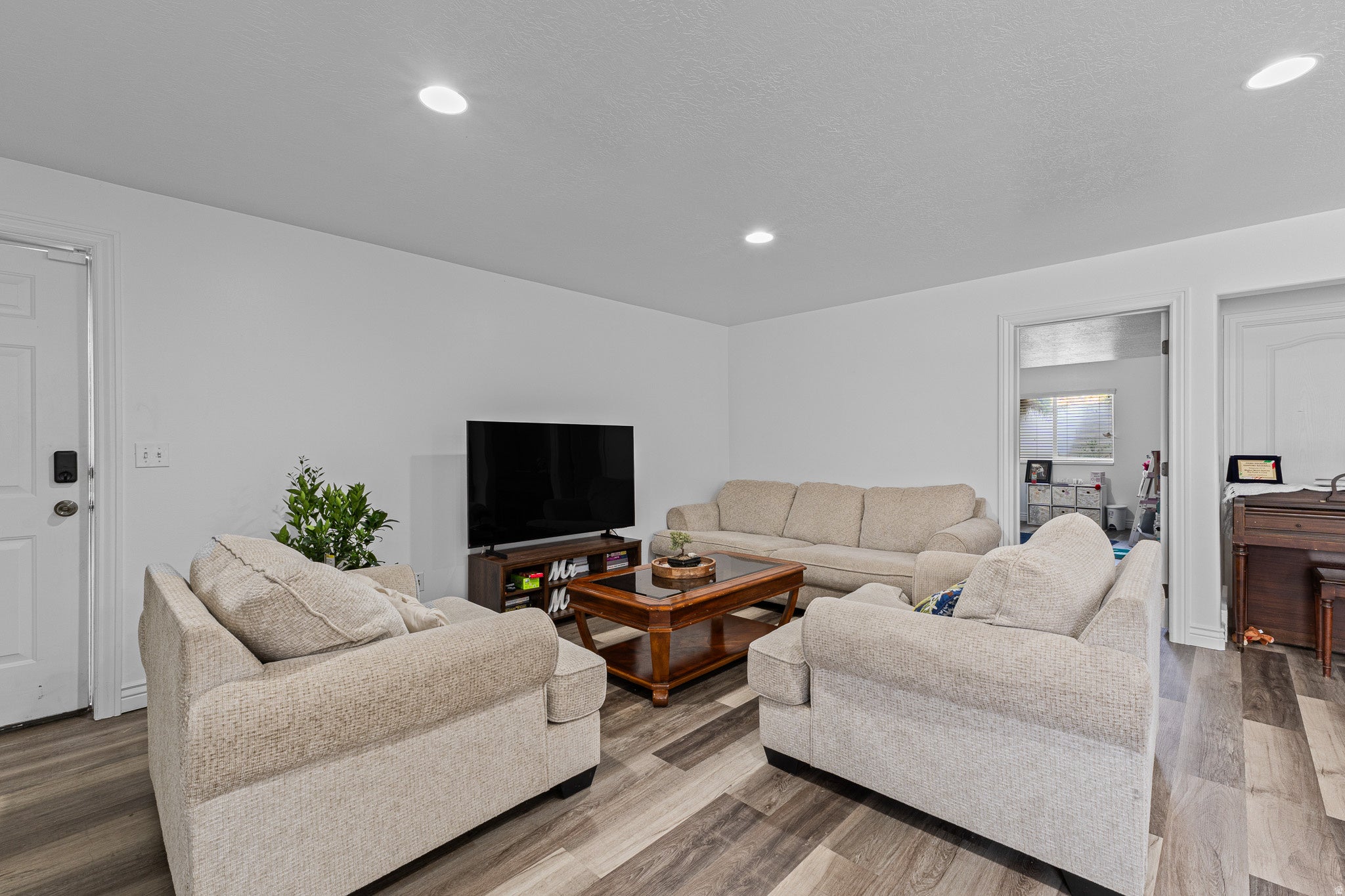 Syracuse, Utah, 84075, United States, 6 Bedrooms Bedrooms, ,4 BathroomsBathrooms,Residential,Active,2043824