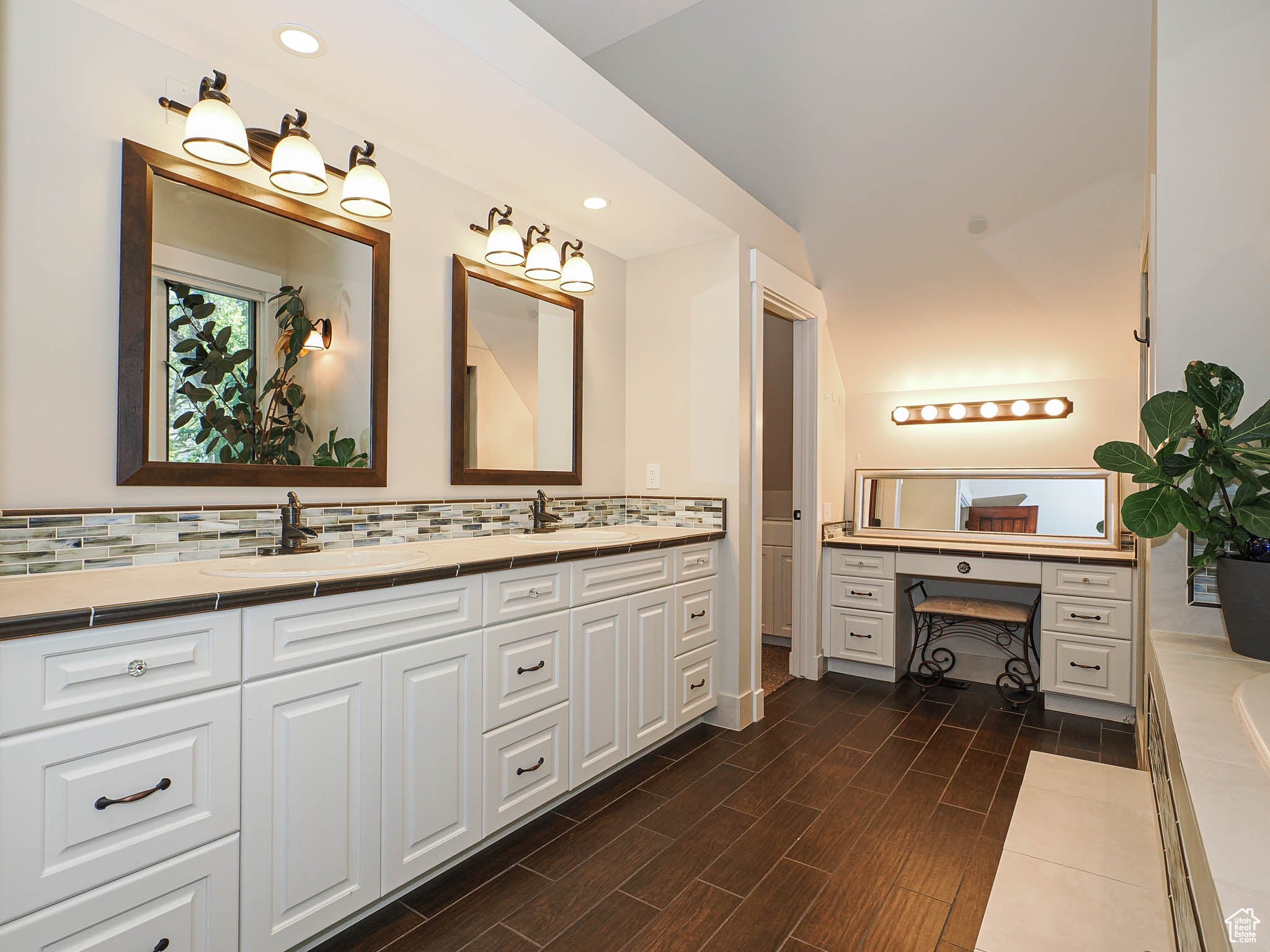 Draper, Utah, 84020, United States, 4 Bedrooms Bedrooms, ,4 BathroomsBathrooms,Residential,Pending,1824917
