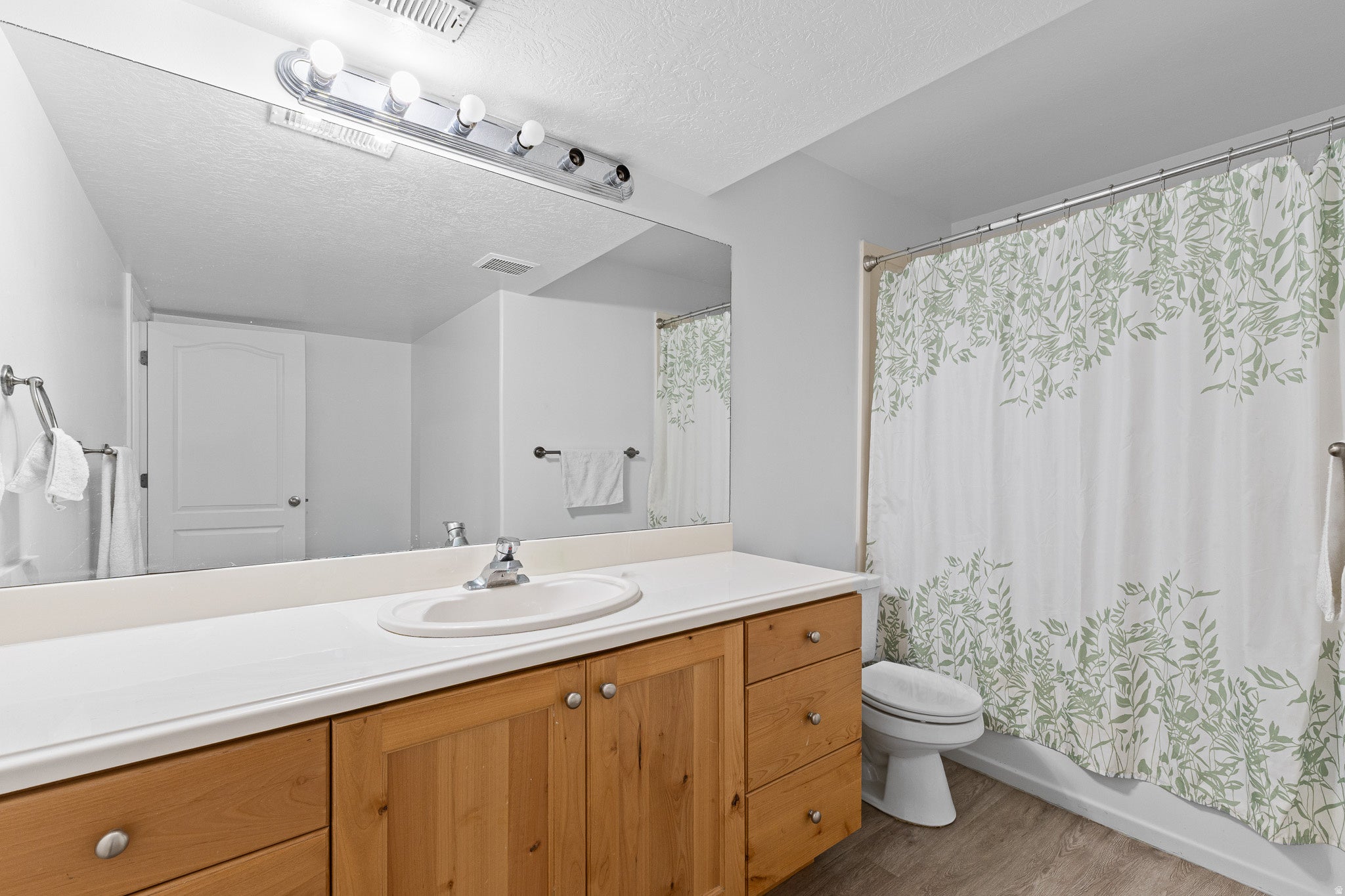 Syracuse, Utah, 84075, United States, 6 Bedrooms Bedrooms, ,4 BathroomsBathrooms,Residential,Active,2043824