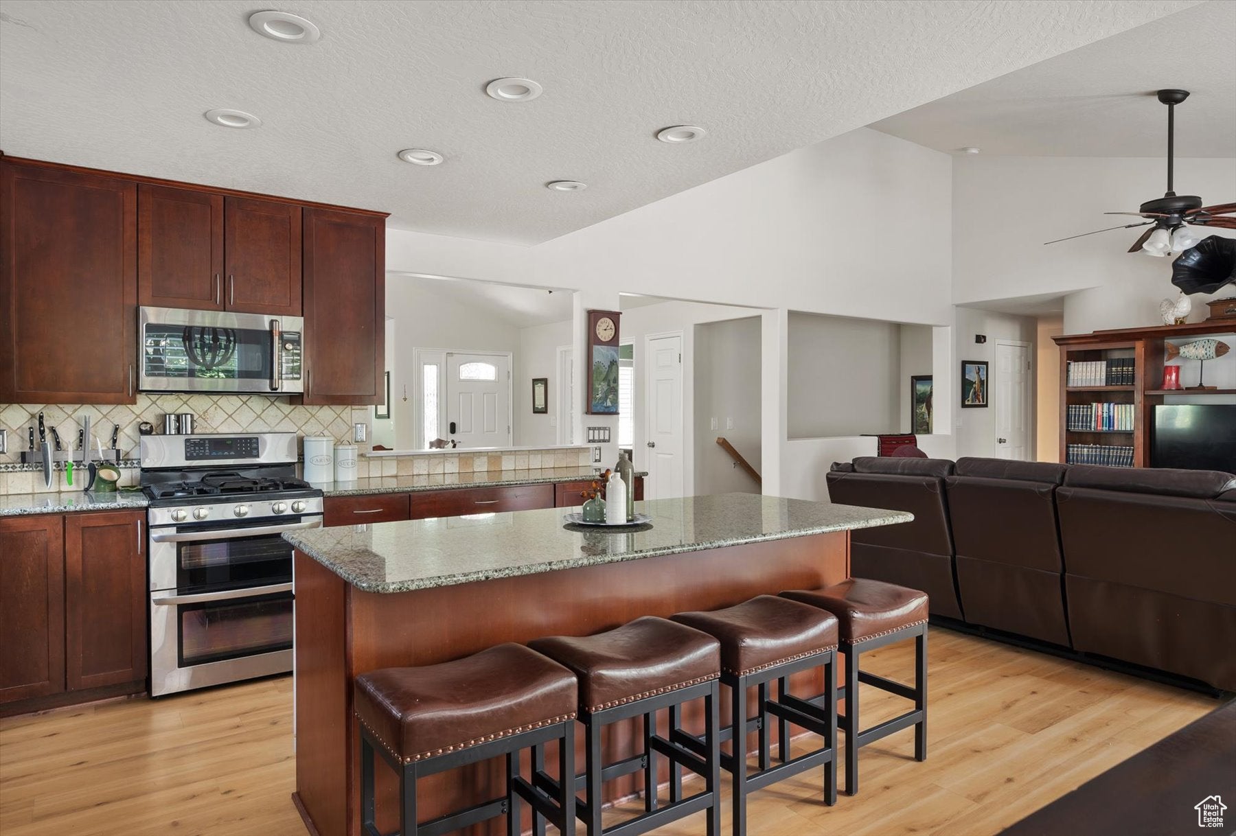 Cottonwood Heights, Utah, 84121, United States, 6 Bedrooms Bedrooms, ,3 BathroomsBathrooms,Residential,Active,1964287