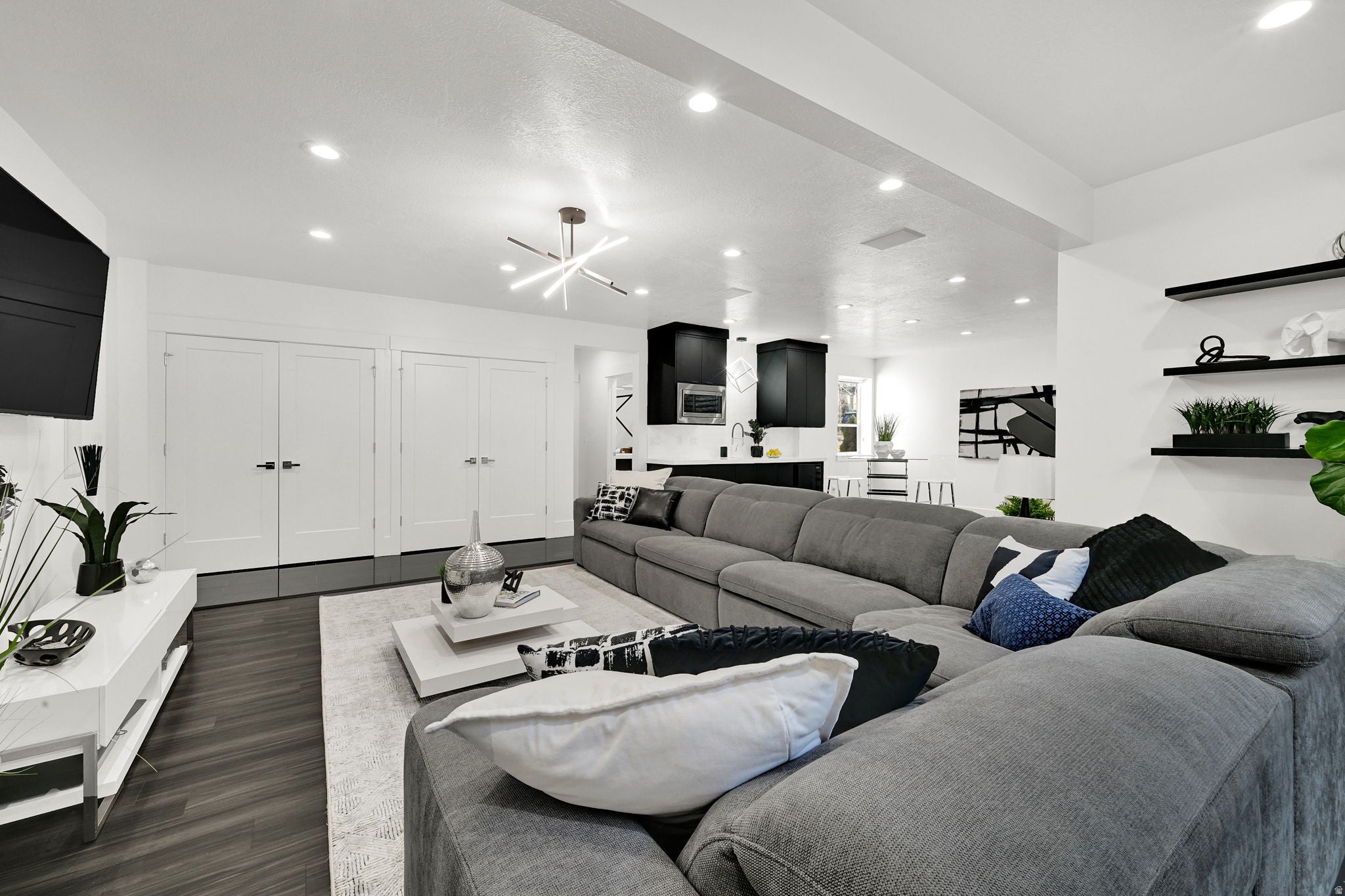 Mountain Green, Utah, 84050, United States, 5 Bedrooms Bedrooms, ,4 BathroomsBathrooms,Residential,Active,2013437