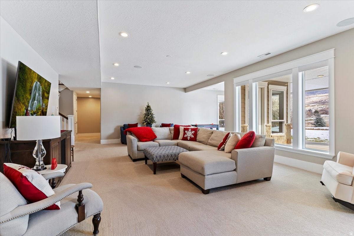 Mountain Green, Utah, 84050, United States, 4 Bedrooms Bedrooms, ,5 BathroomsBathrooms,Residential,Active,2002341