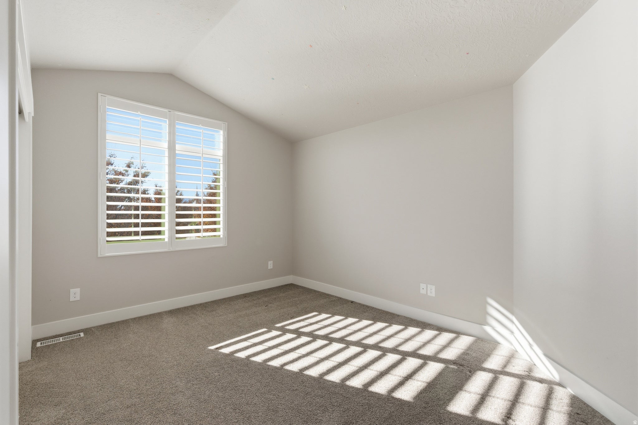 Lehi, Utah, 84043, United States, 7 Bedrooms Bedrooms, ,4 BathroomsBathrooms,Residential,Pending,1987244