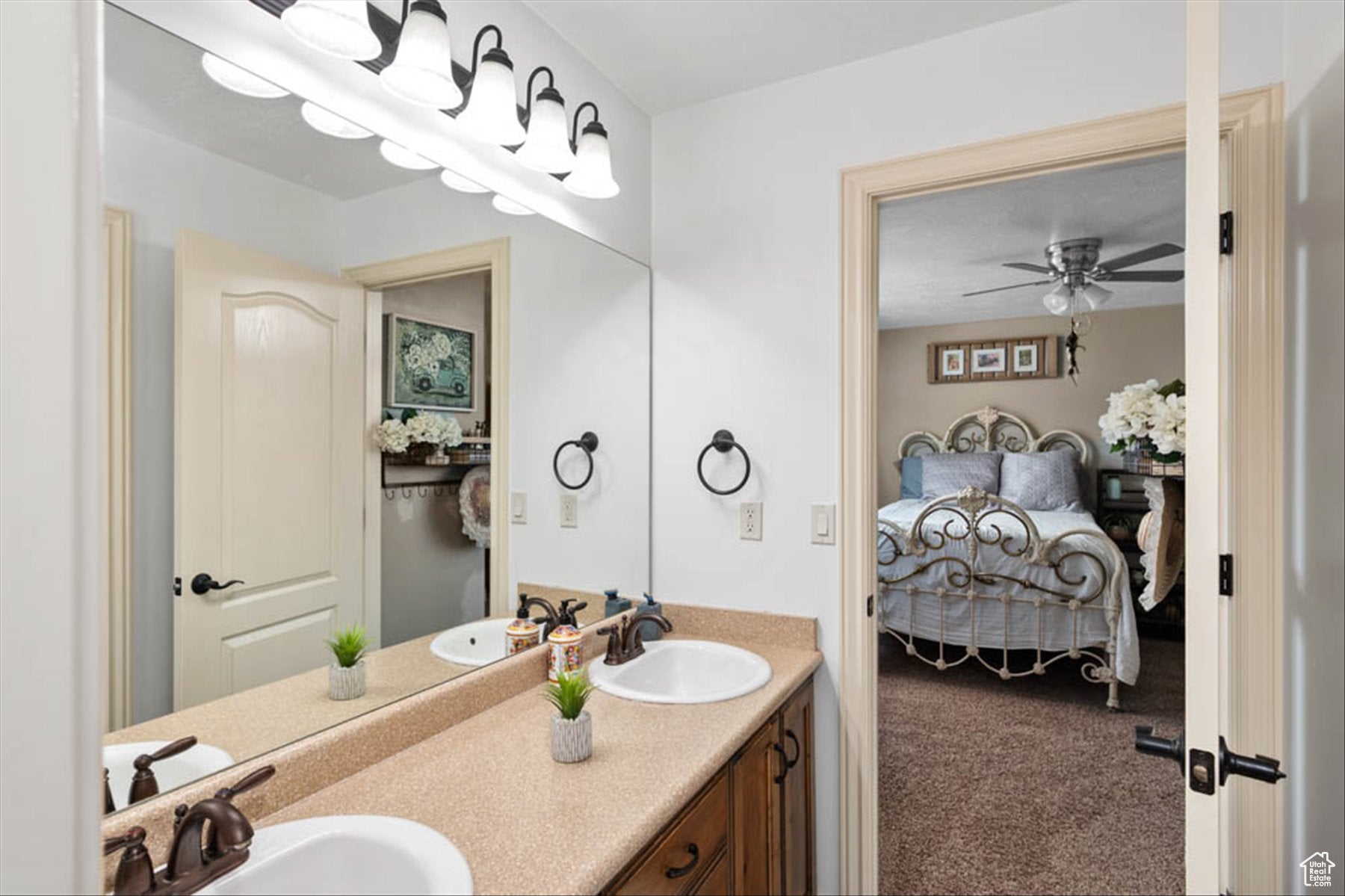 South Jordan, Utah, 84095, United States, 6 Bedrooms Bedrooms, ,4 BathroomsBathrooms,Residential,Active,1876871