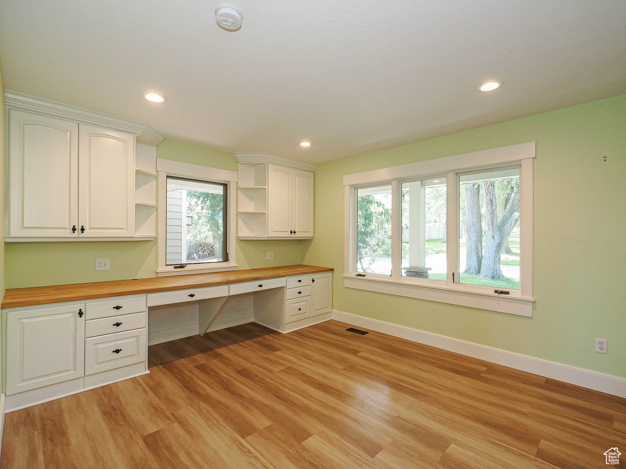Draper, Utah, 84020, United States, 4 Bedrooms Bedrooms, ,4 BathroomsBathrooms,Residential,Pending,1824917