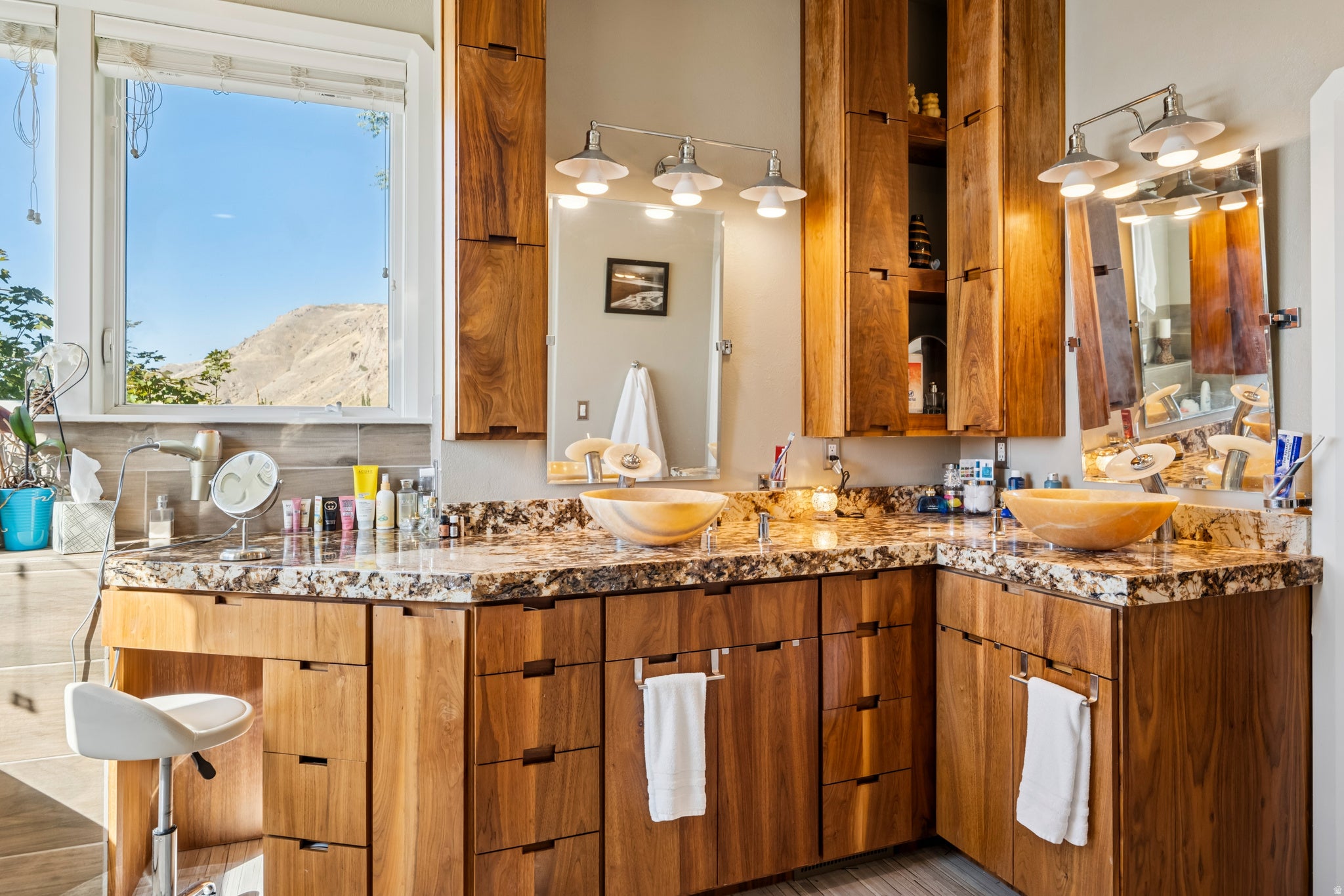 Salt Lake City, Utah, 84103, United States, 5 Bedrooms Bedrooms, ,4 BathroomsBathrooms,Residential,Active,2042745