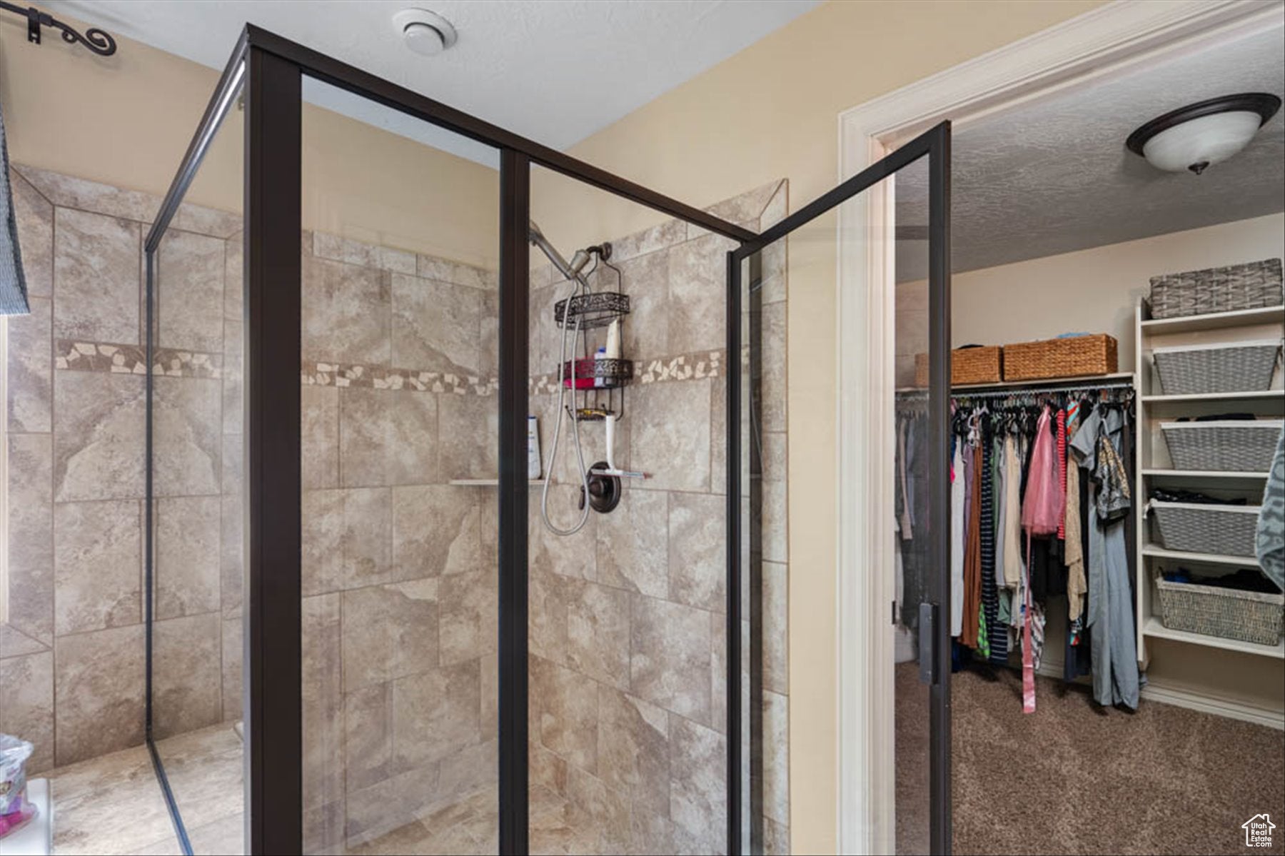 South Jordan, Utah, 84095, United States, 6 Bedrooms Bedrooms, ,4 BathroomsBathrooms,Residential,Active,1876871