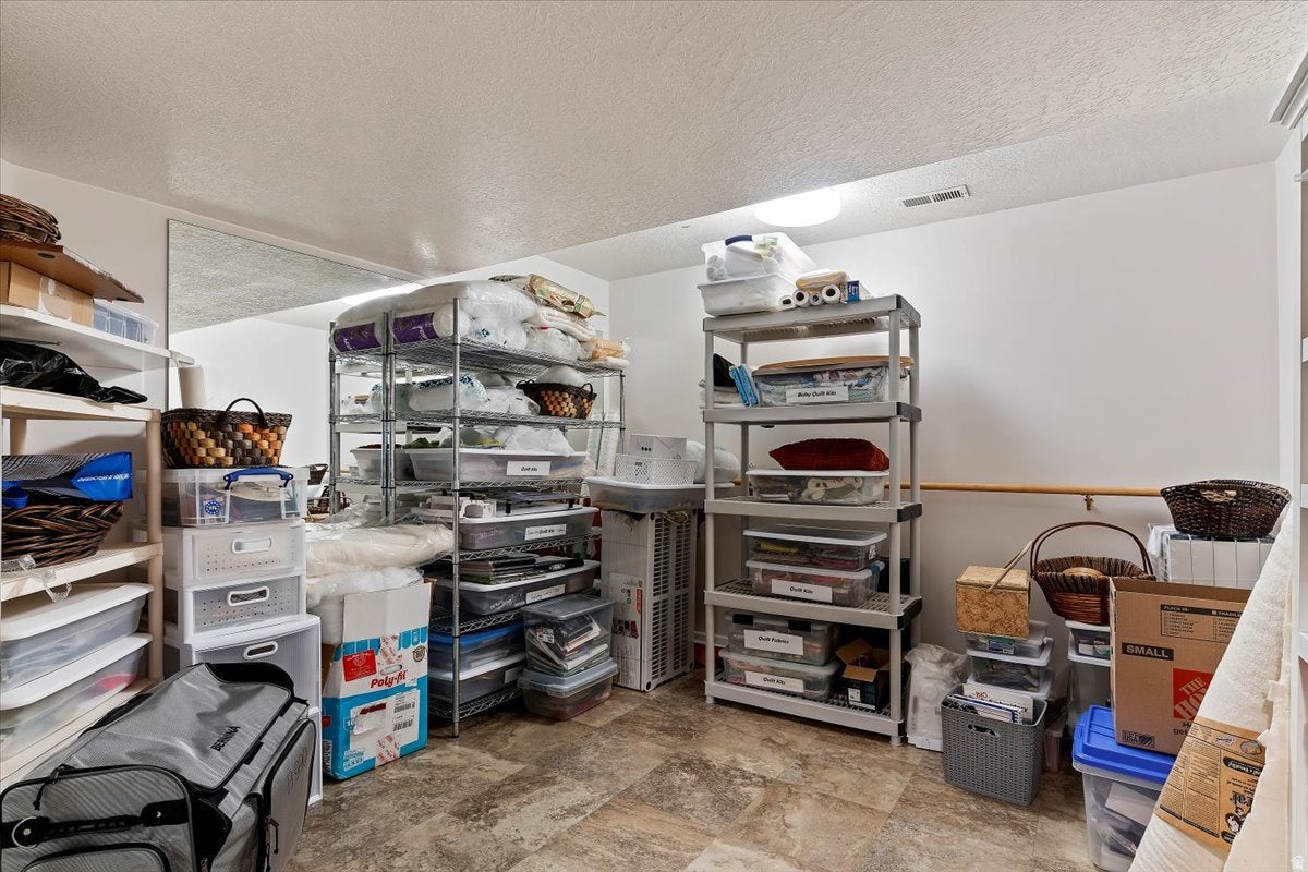 Mountain Green, Utah, 84050, United States, 5 Bedrooms Bedrooms, ,4 BathroomsBathrooms,Residential,Active,1972158