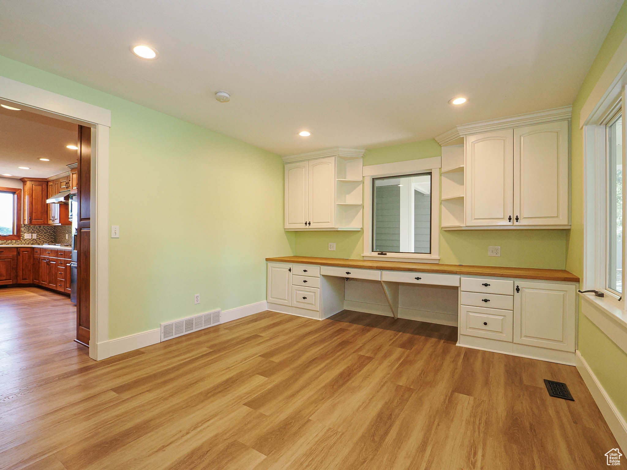 Draper, Utah, 84020, United States, 4 Bedrooms Bedrooms, ,4 BathroomsBathrooms,Residential,Pending,1824917