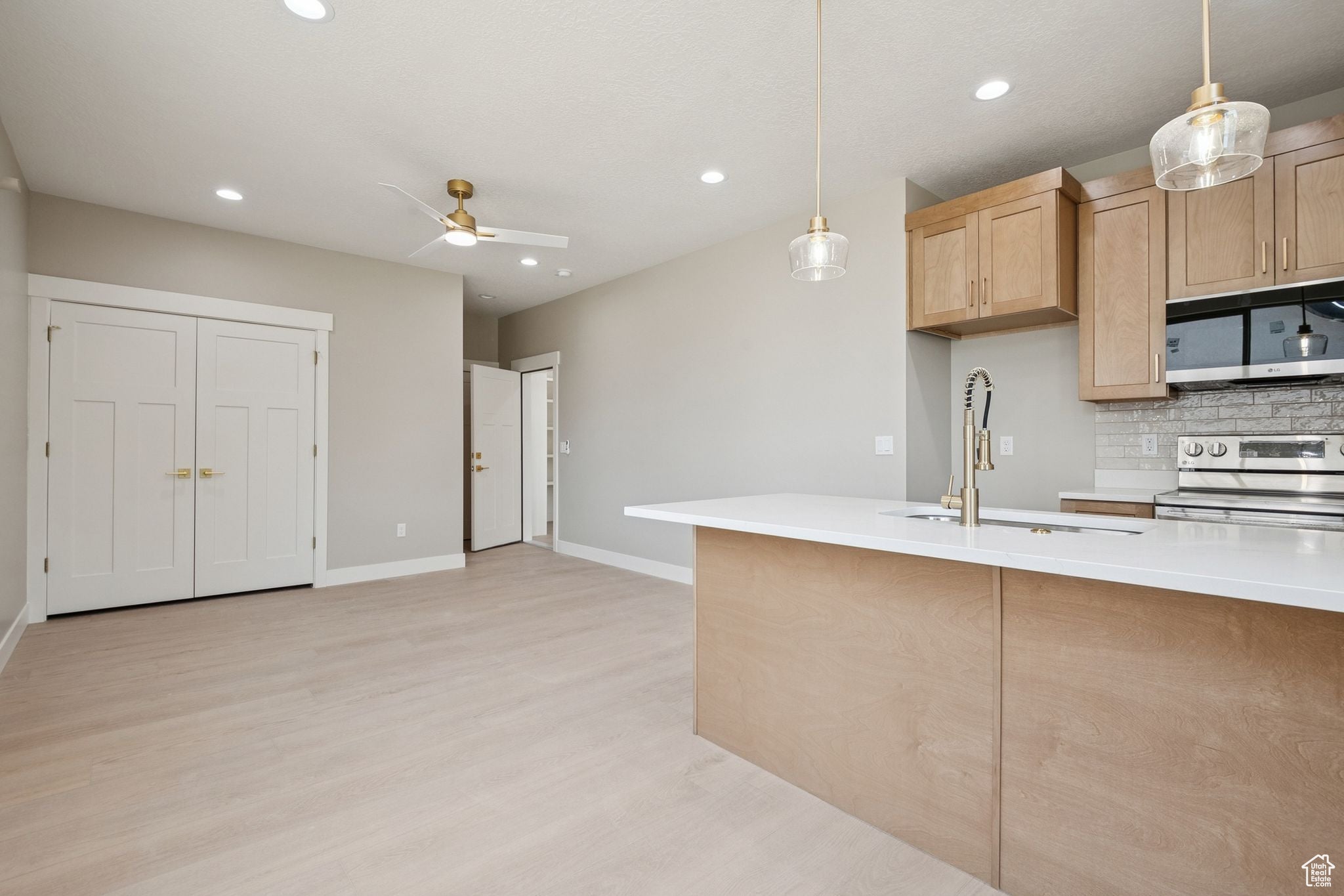 Lehi, Utah, 84043, United States, 7 Bedrooms Bedrooms, ,4 BathroomsBathrooms,Residential,Active,1849505