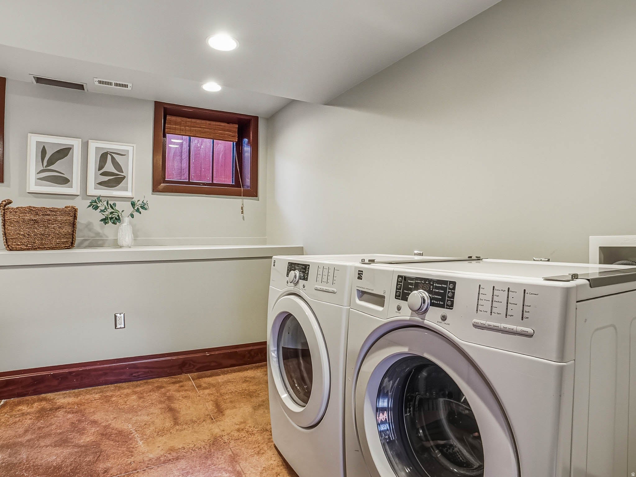 Salt Lake City, Utah, 84105, United States, 6 Bedrooms Bedrooms, ,4 BathroomsBathrooms,Residential,Active,2000214