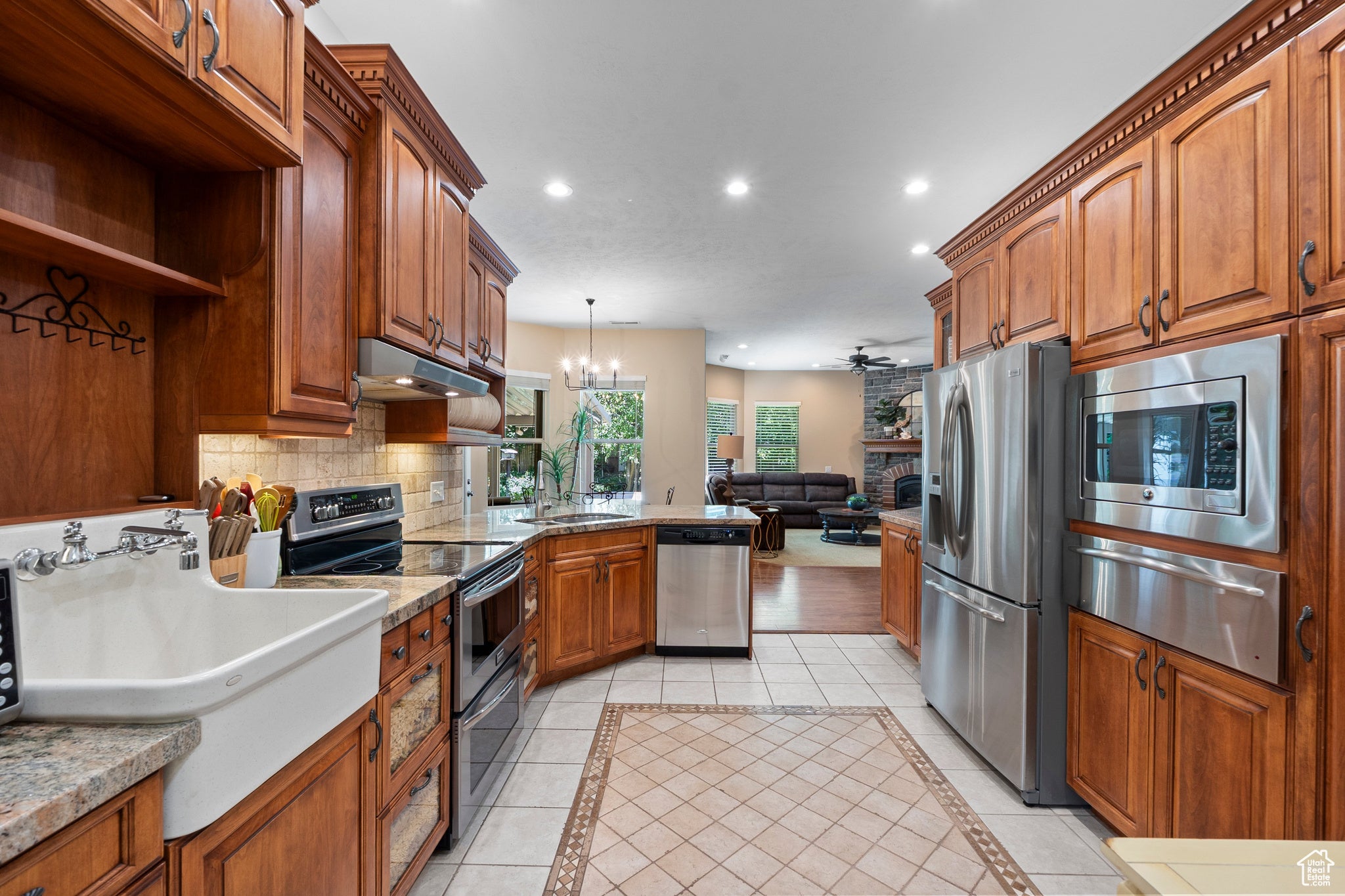 South Weber, Utah, 84405, United States, ,6 BathroomsBathrooms,Residential,Active,1843847