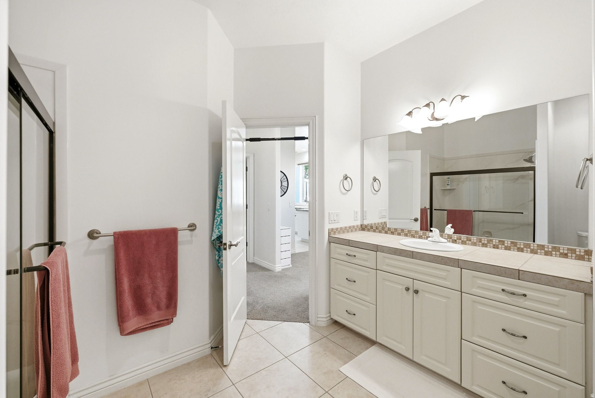 Bountiful, Utah, 84010, United States, 6 Bedrooms Bedrooms, ,6 BathroomsBathrooms,Residential,Active,2044576
