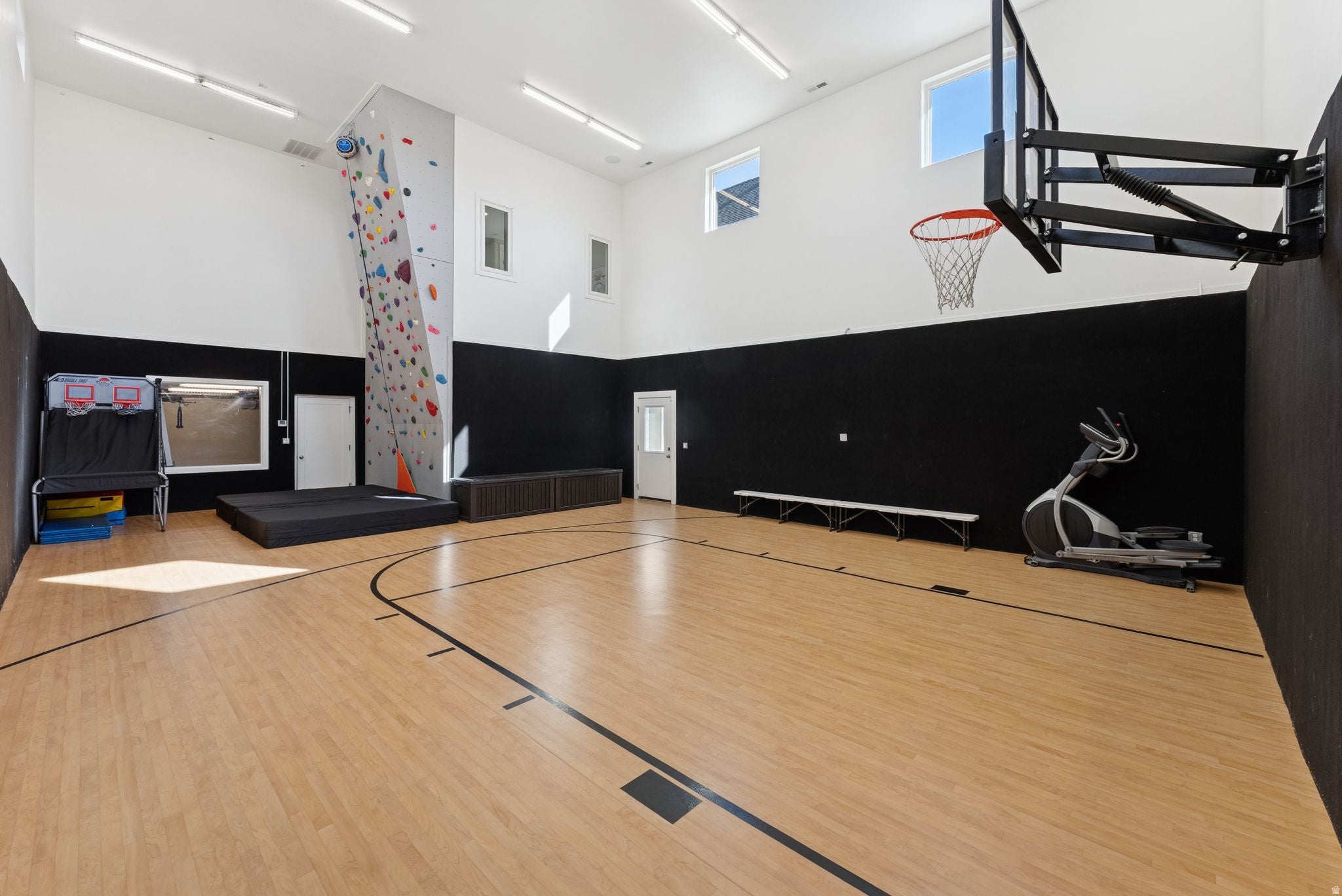 Kaysville, Utah, 84037, United States, 6 Bedrooms Bedrooms, ,5 BathroomsBathrooms,Residential,Active,1973308