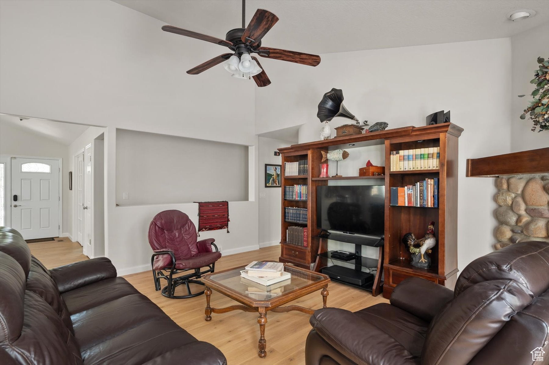 Cottonwood Heights, Utah, 84121, United States, 6 Bedrooms Bedrooms, ,3 BathroomsBathrooms,Residential,Active,1964287