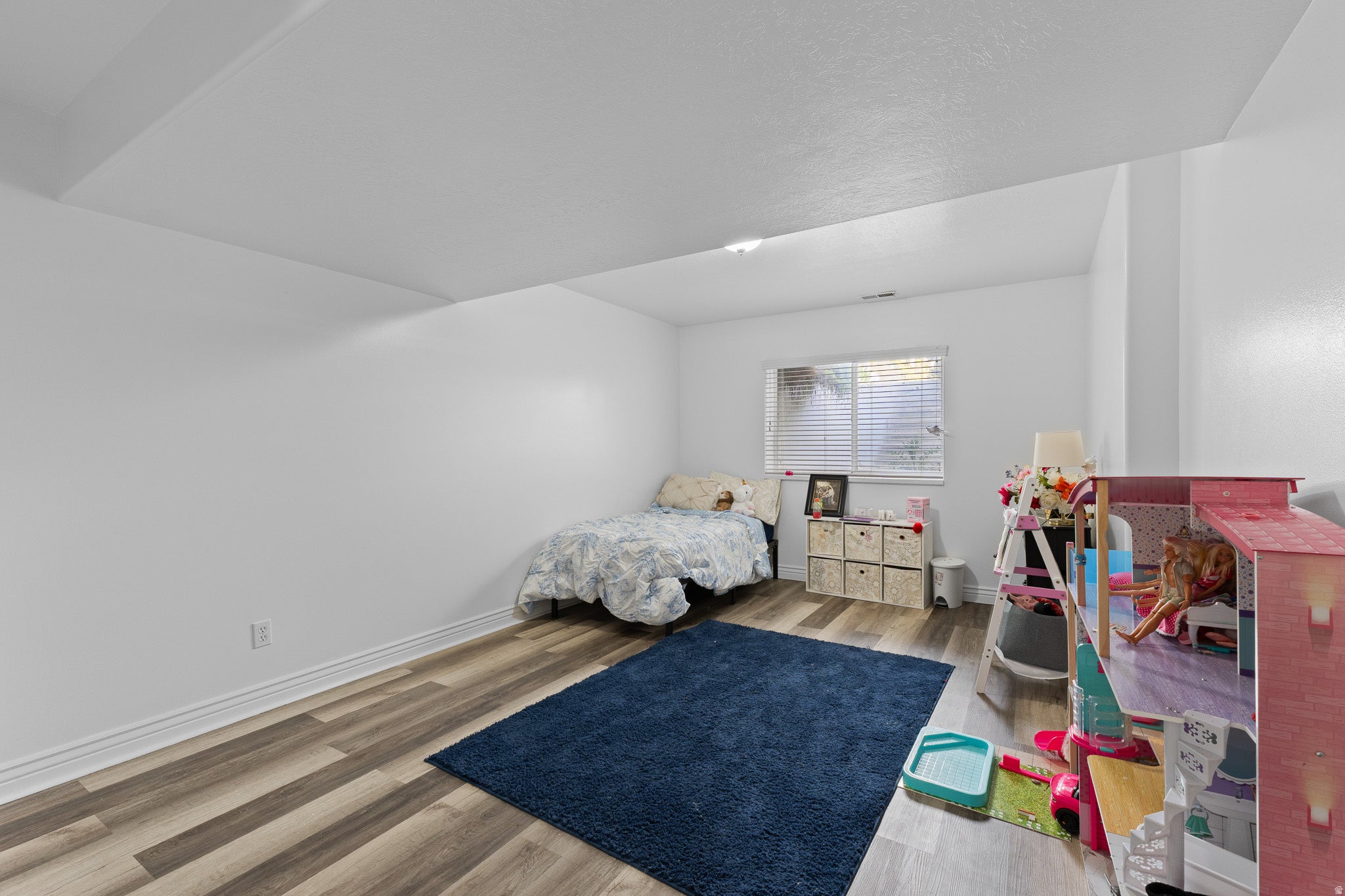 Syracuse, Utah, 84075, United States, 6 Bedrooms Bedrooms, ,4 BathroomsBathrooms,Residential,Active,2043824