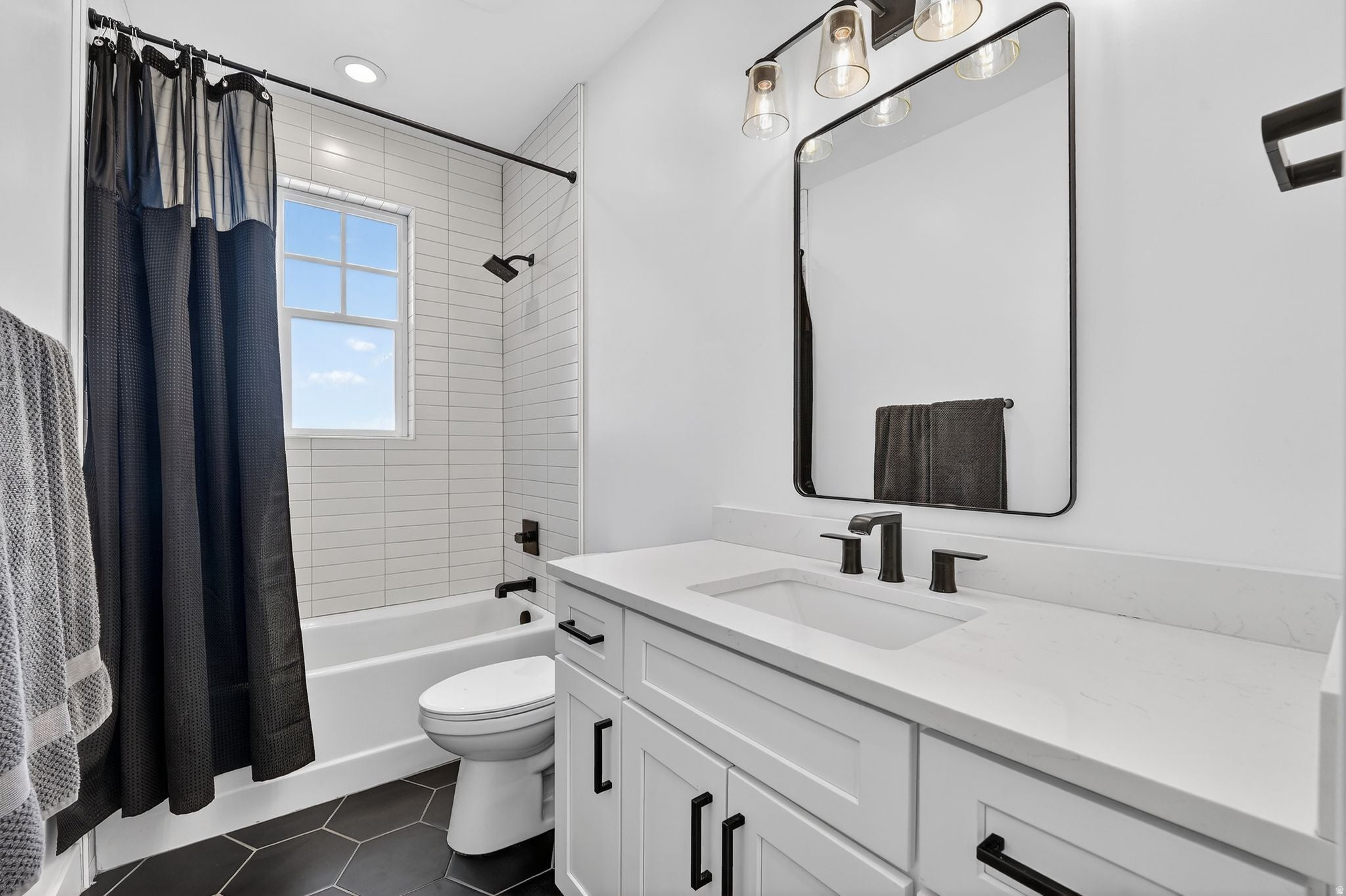 Eagle Mountain, Utah, 84005, United States, 5 Bedrooms Bedrooms, ,4 BathroomsBathrooms,Residential,Active,2009175