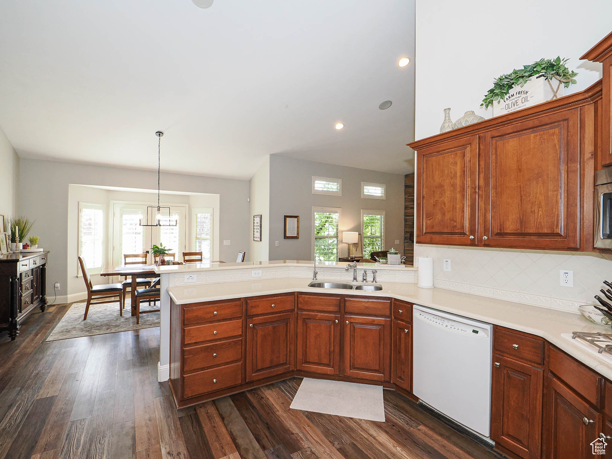 Riverton, Utah, 84065, United States, ,5 BathroomsBathrooms,Residential,Active,1849508