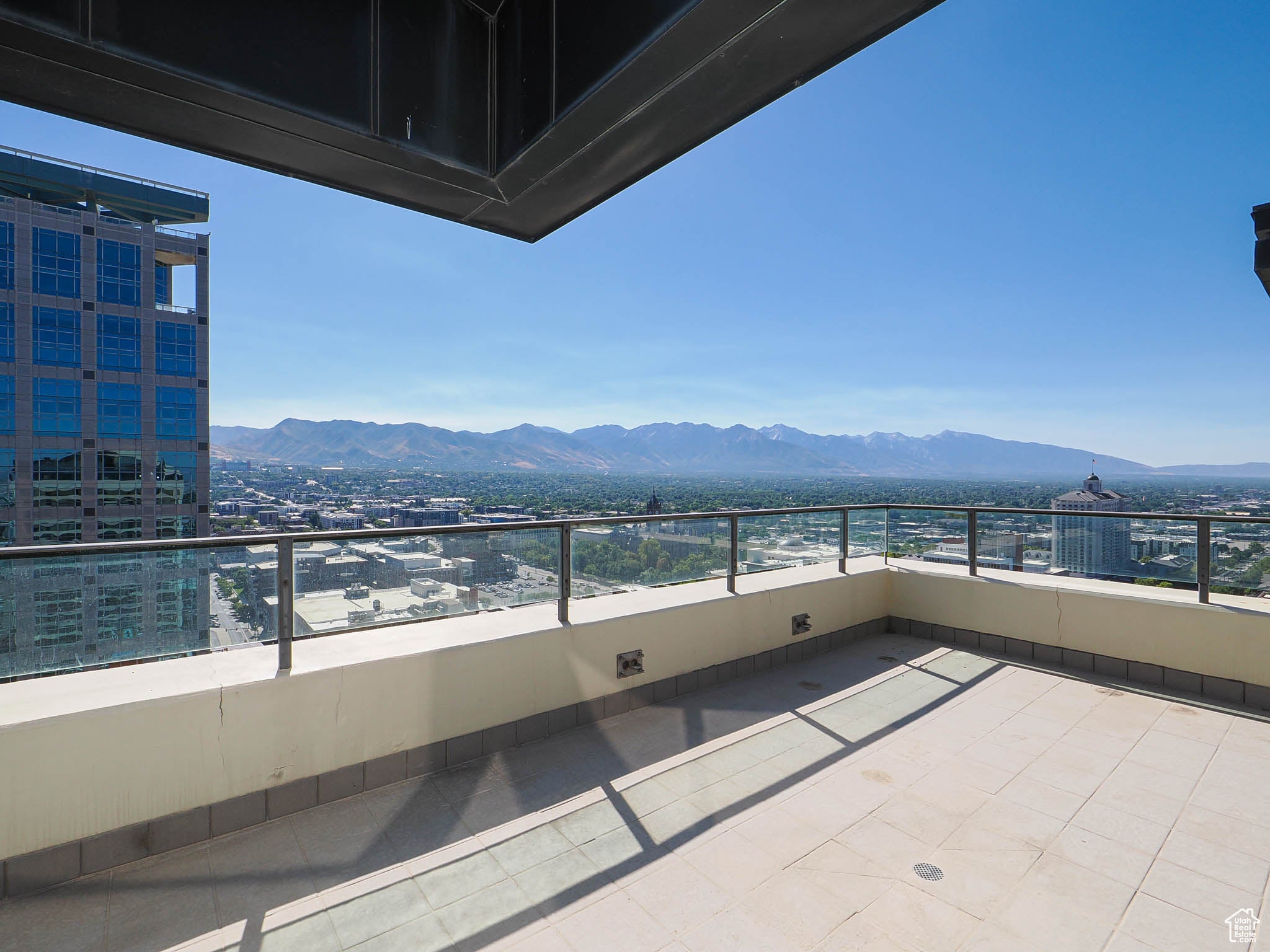 Salt Lake City, Utah, 84101, United States, 4 Bedrooms Bedrooms, ,5 BathroomsBathrooms,Residential,Active,1905069