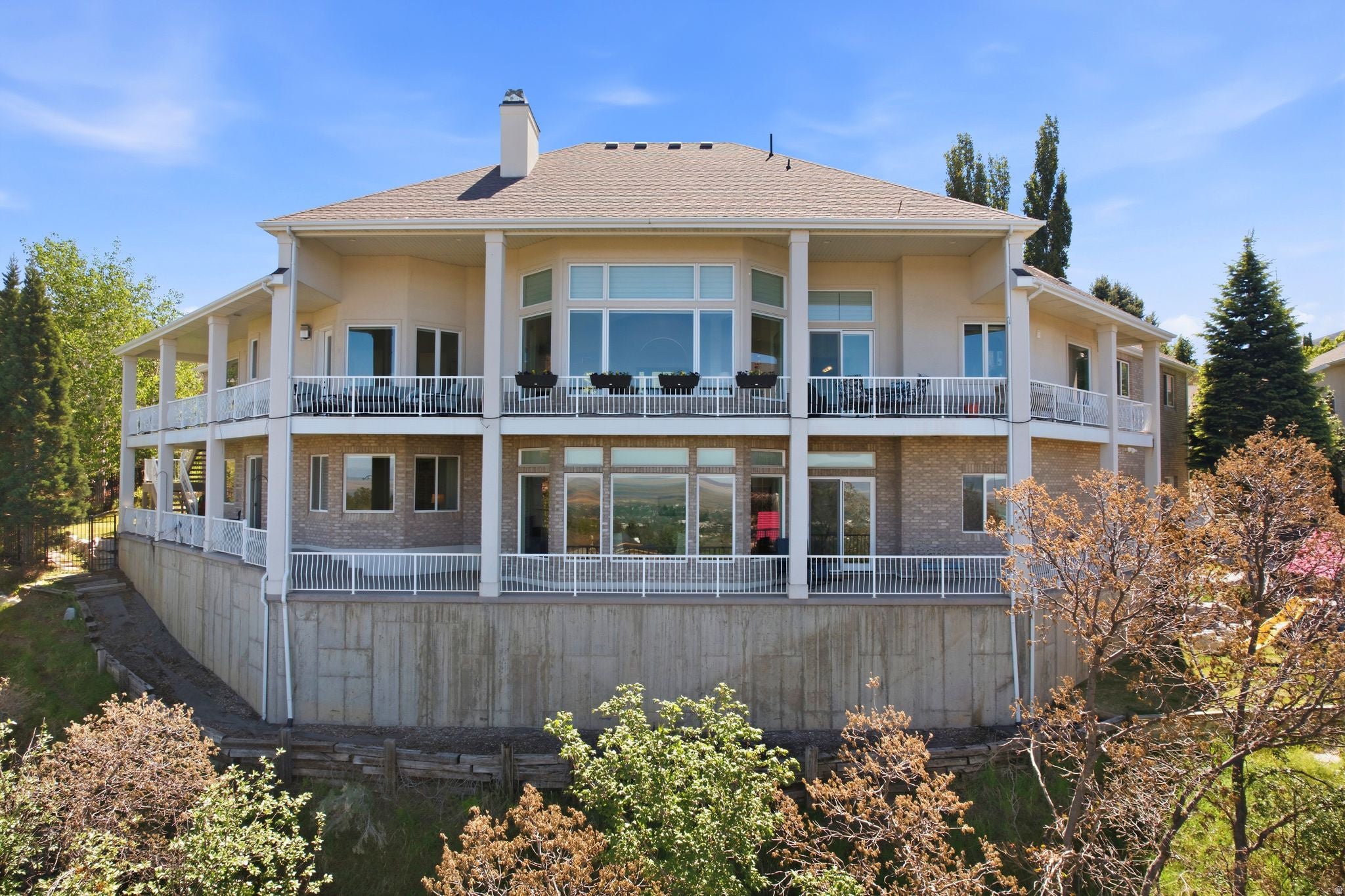 Bountiful, Utah, 84010, United States, 6 Bedrooms Bedrooms, ,6 BathroomsBathrooms,Residential,Active,2044576
