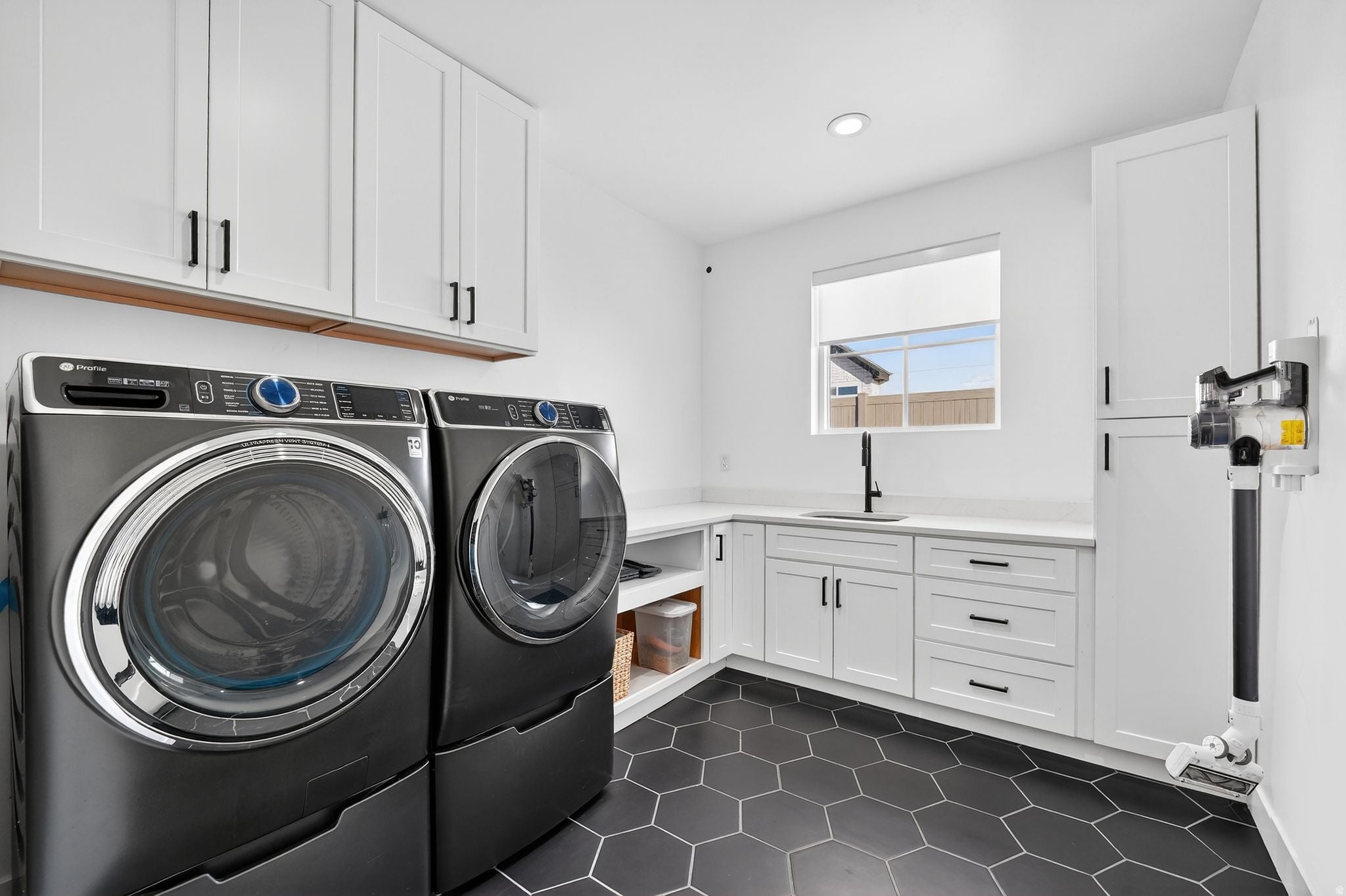 Eagle Mountain, Utah, 84005, United States, 5 Bedrooms Bedrooms, ,4 BathroomsBathrooms,Residential,Active,2009175