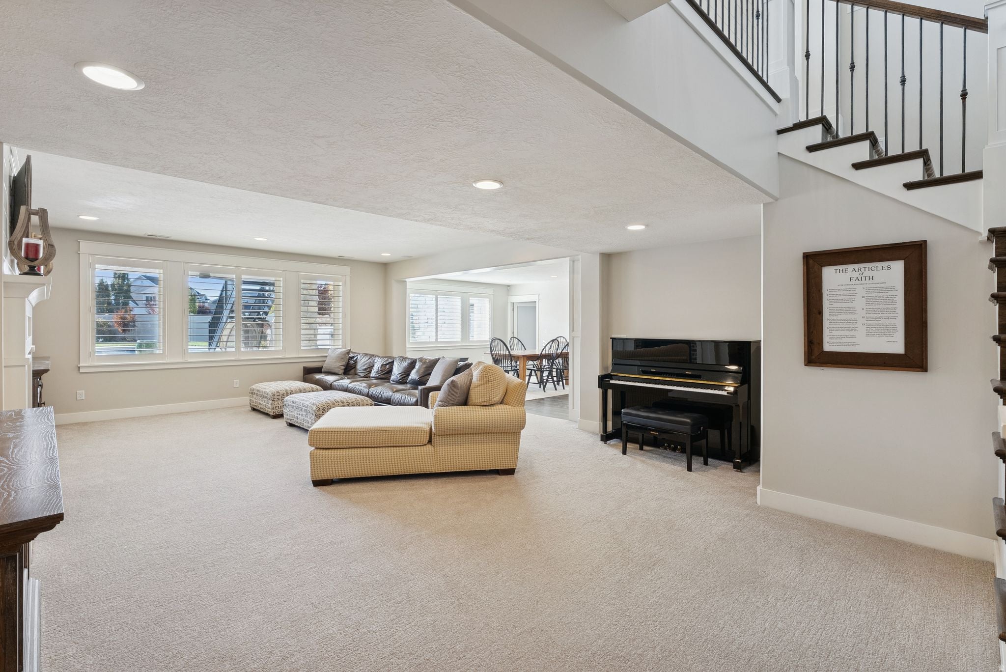 Kaysville, Utah, 84037, United States, 6 Bedrooms Bedrooms, ,5 BathroomsBathrooms,Residential,Active,1973308