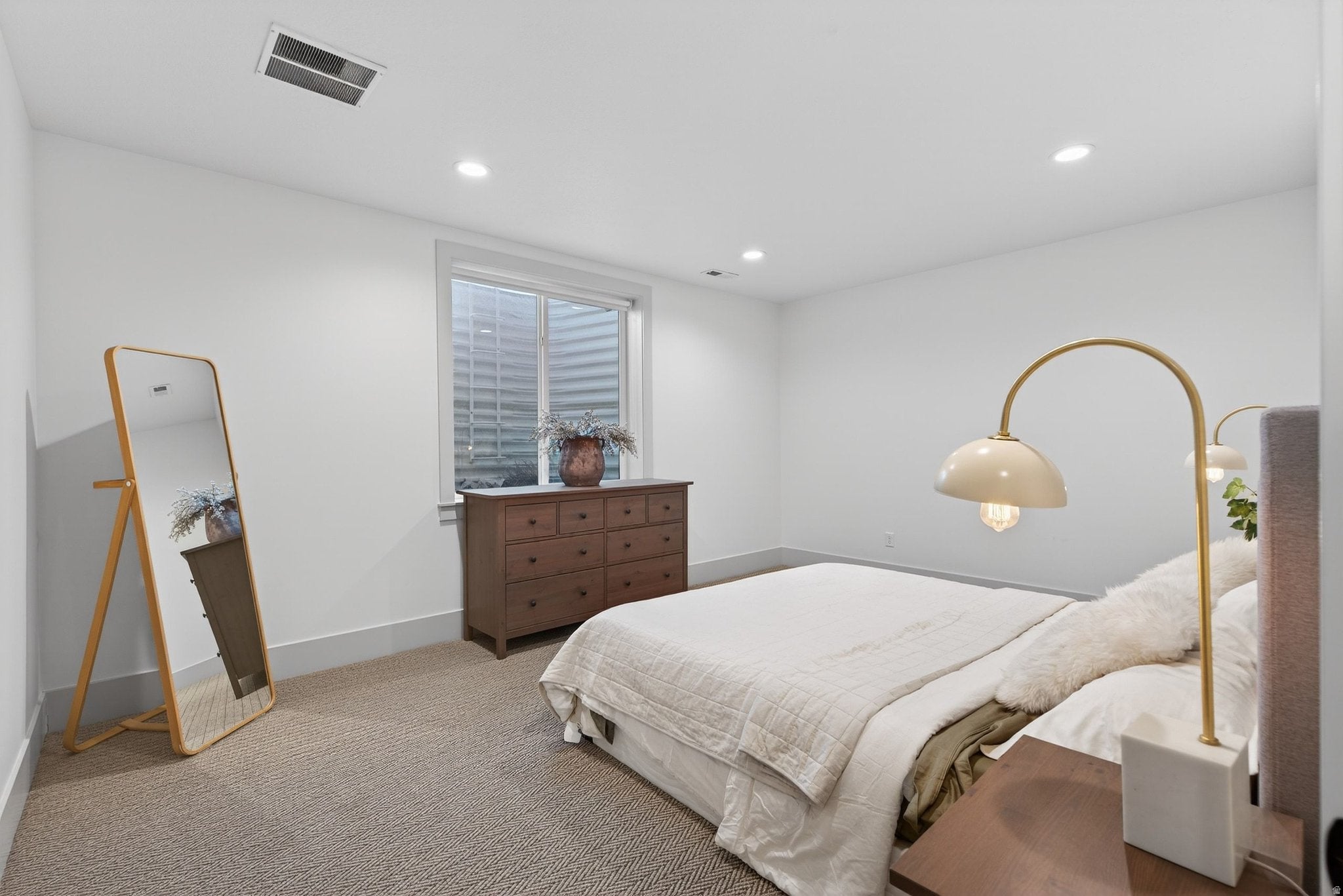 South Jordan, Utah, 84009, United States, 4 Bedrooms Bedrooms, ,4 BathroomsBathrooms,Residential,Active,2006892