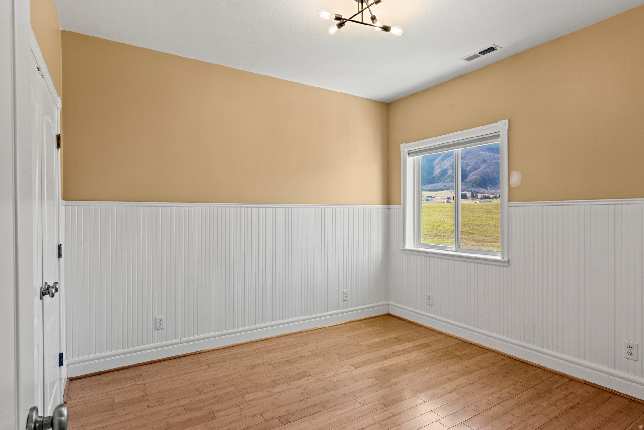 Eden, Utah, 84310, United States, 4 Bedrooms Bedrooms, ,4 BathroomsBathrooms,Residential,Active,1986862