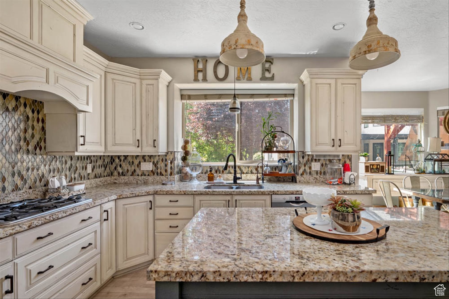 South Jordan, Utah, 84095, United States, 6 Bedrooms Bedrooms, ,4 BathroomsBathrooms,Residential,Active,1876871