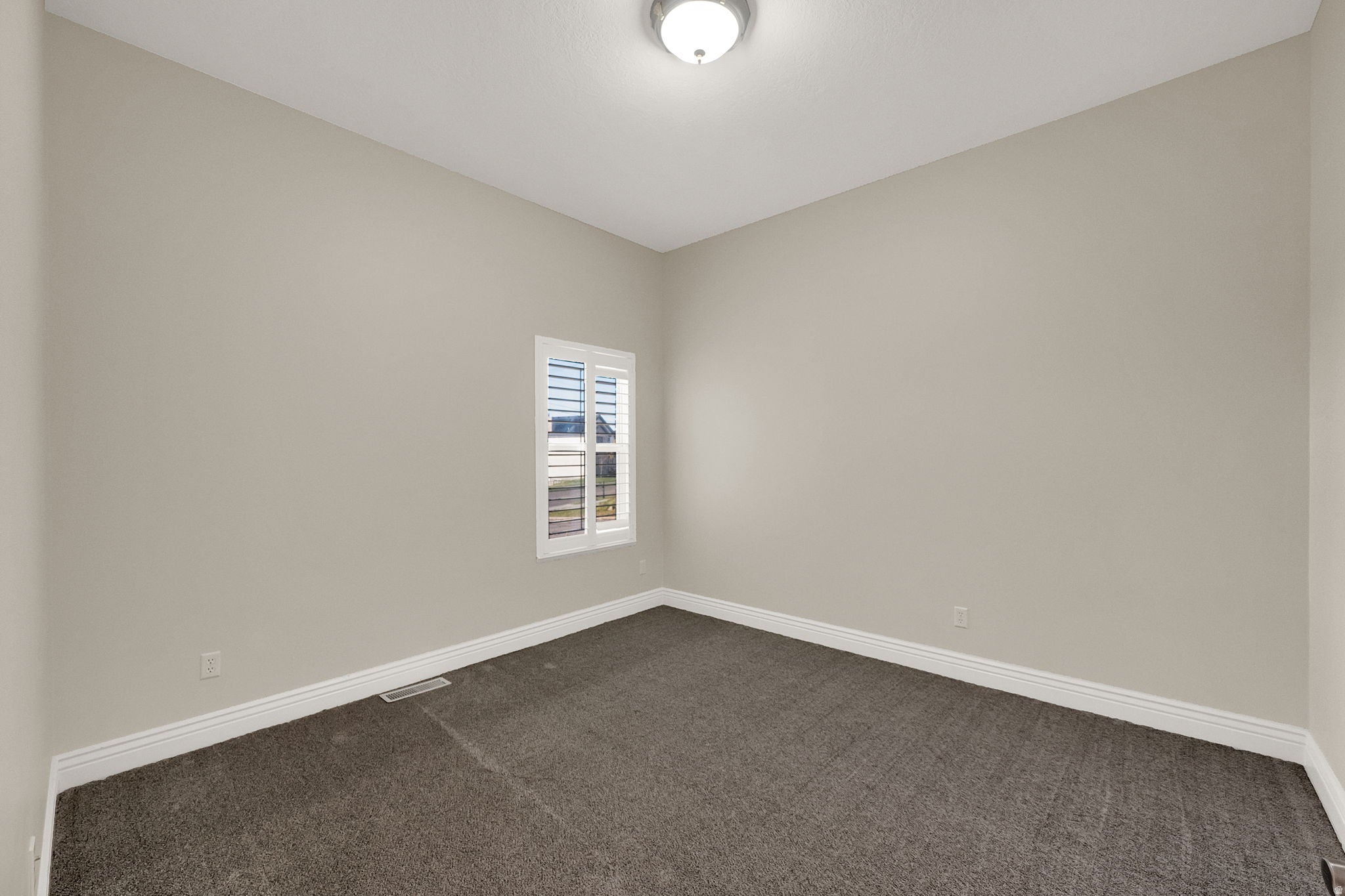 Perry, Utah, 84302, United States, 6 Bedrooms Bedrooms, ,5 BathroomsBathrooms,Residential,Active,2045022
