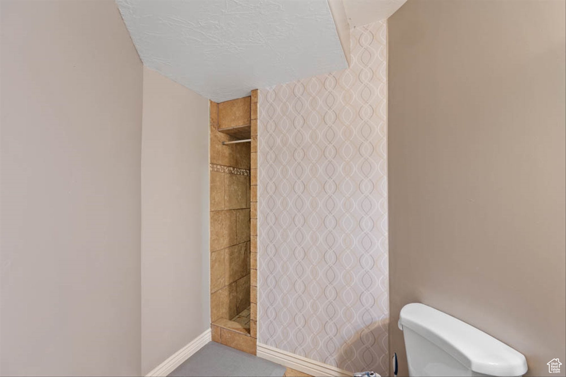 South Jordan, Utah, 84095, United States, 6 Bedrooms Bedrooms, ,4 BathroomsBathrooms,Residential,Active,1876871