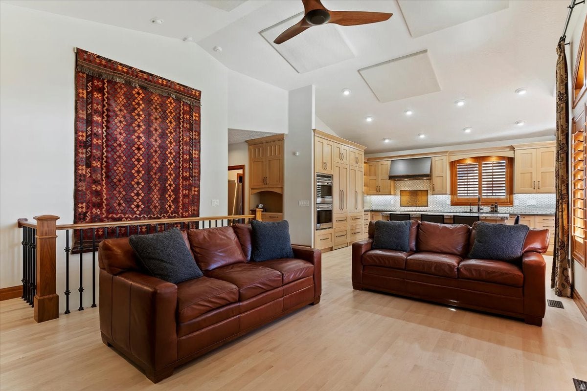 Mountain Green, Utah, 84050, United States, 5 Bedrooms Bedrooms, ,4 BathroomsBathrooms,Residential,Active,1972158