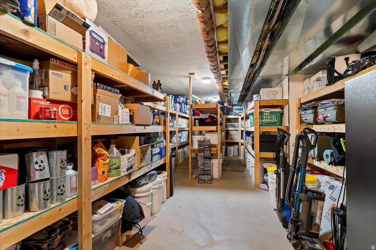 Mountain Green, Utah, 84050, United States, 5 Bedrooms Bedrooms, ,4 BathroomsBathrooms,Residential,Active,1972158