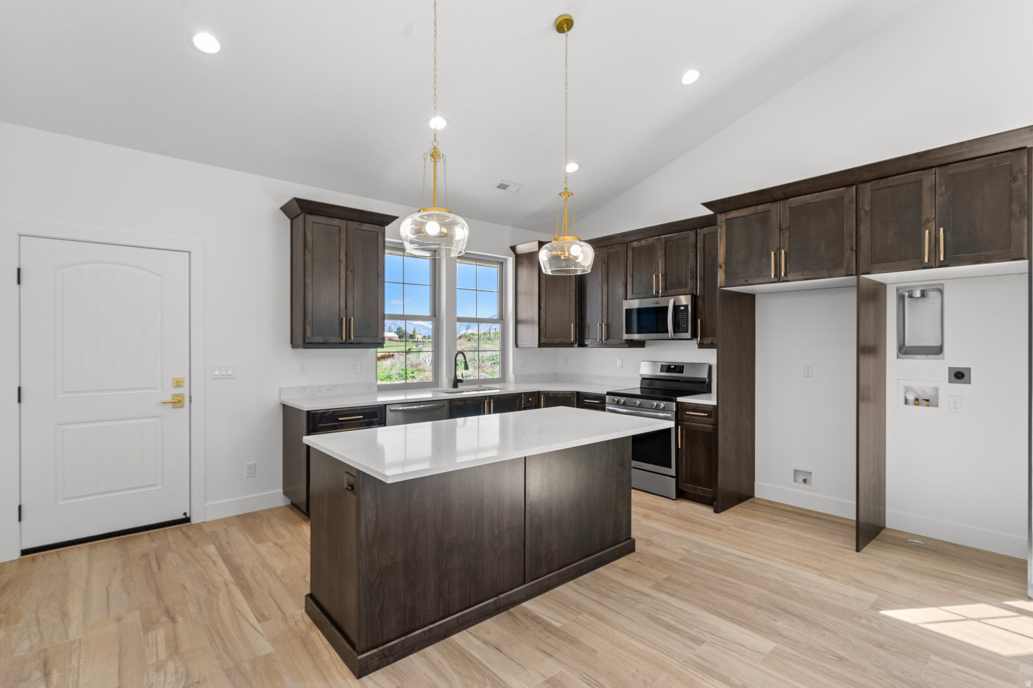 West Haven, Utah, 84401, United States, 6 Bedrooms Bedrooms, ,4 BathroomsBathrooms,Residential,Active,2037112