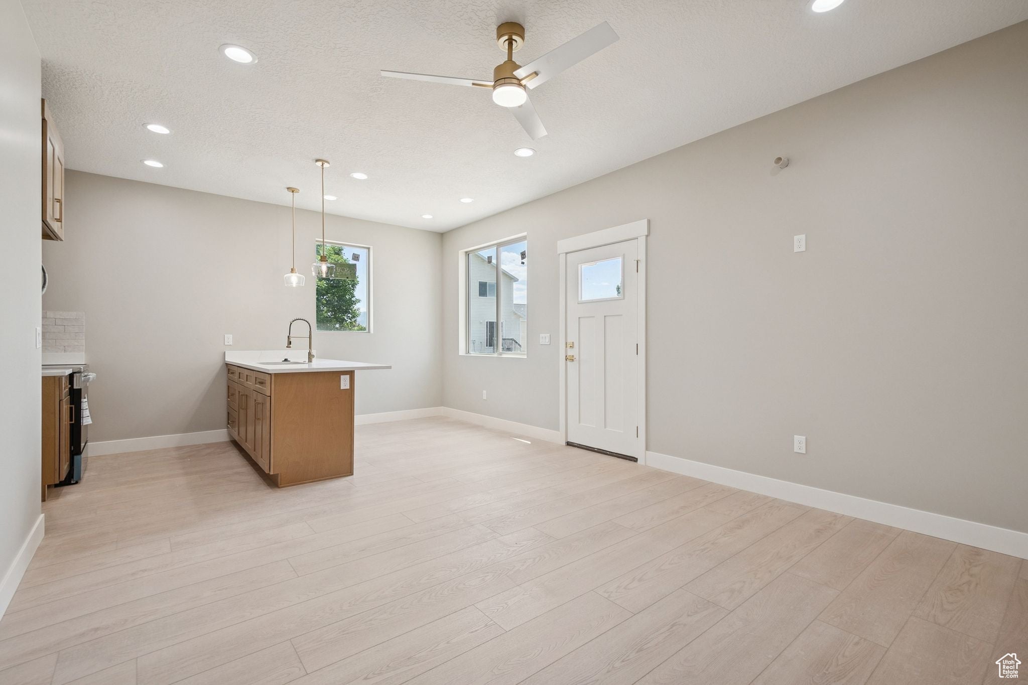 Lehi, Utah, 84043, United States, 7 Bedrooms Bedrooms, ,4 BathroomsBathrooms,Residential,Active,1849505