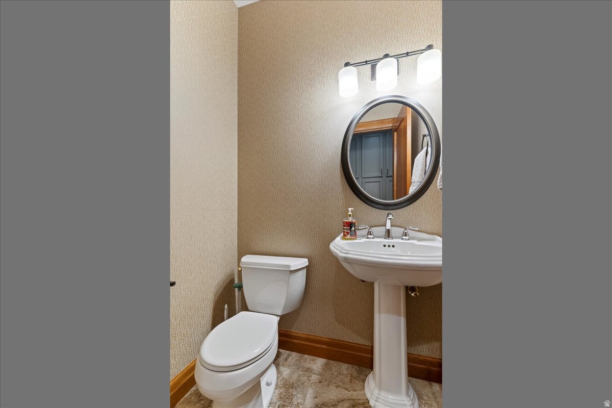 Mountain Green, Utah, 84050, United States, 5 Bedrooms Bedrooms, ,4 BathroomsBathrooms,Residential,Active,1972158