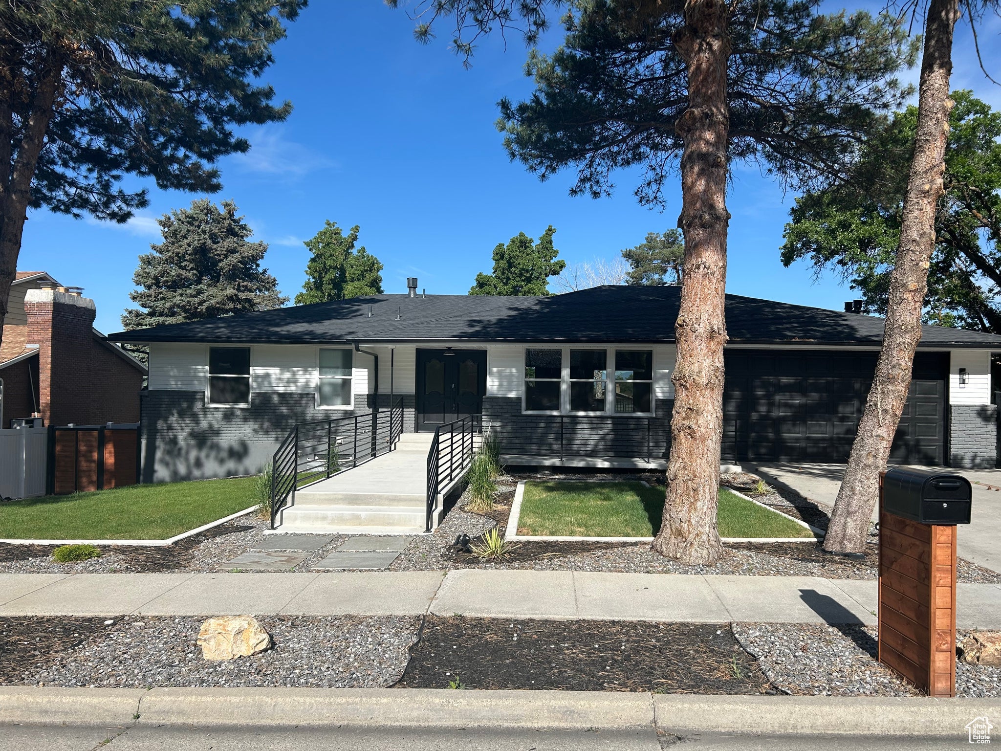 Cottonwood Heights, Utah, 84121, United States, ,3 BathroomsBathrooms,Residential,Active,1831773