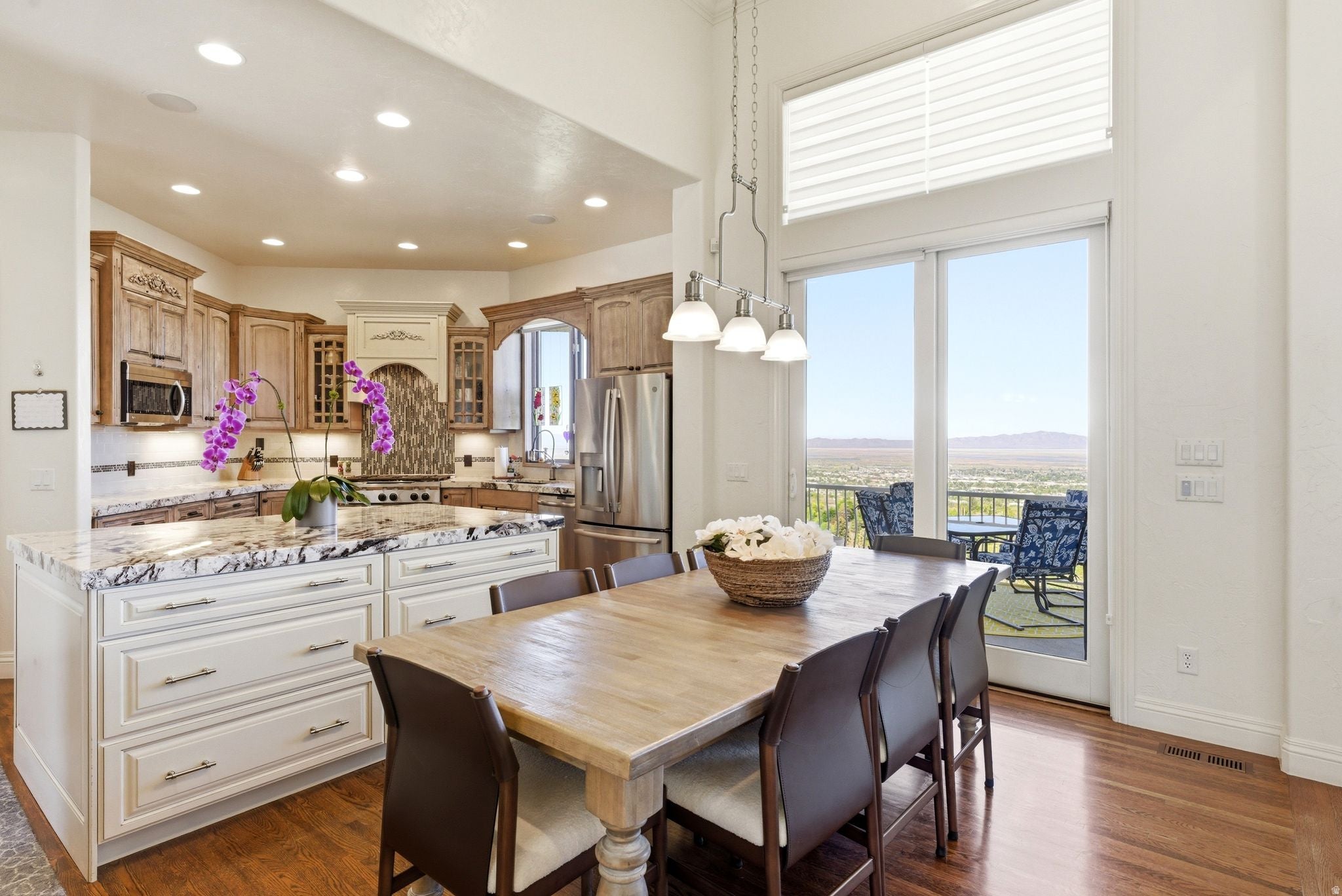 Bountiful, Utah, 84010, United States, 6 Bedrooms Bedrooms, ,6 BathroomsBathrooms,Residential,Active,2044576