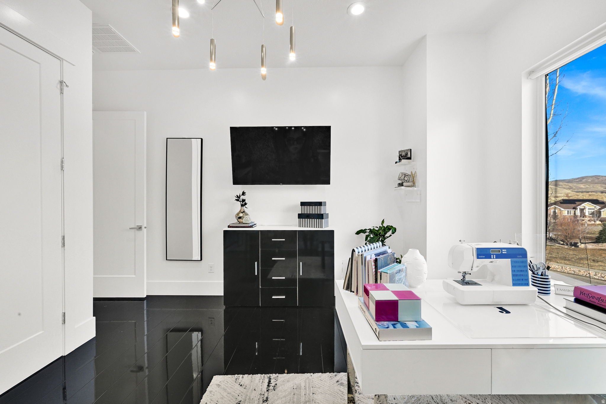 Mountain Green, Utah, 84050, United States, 5 Bedrooms Bedrooms, ,4 BathroomsBathrooms,Residential,Active,2013437