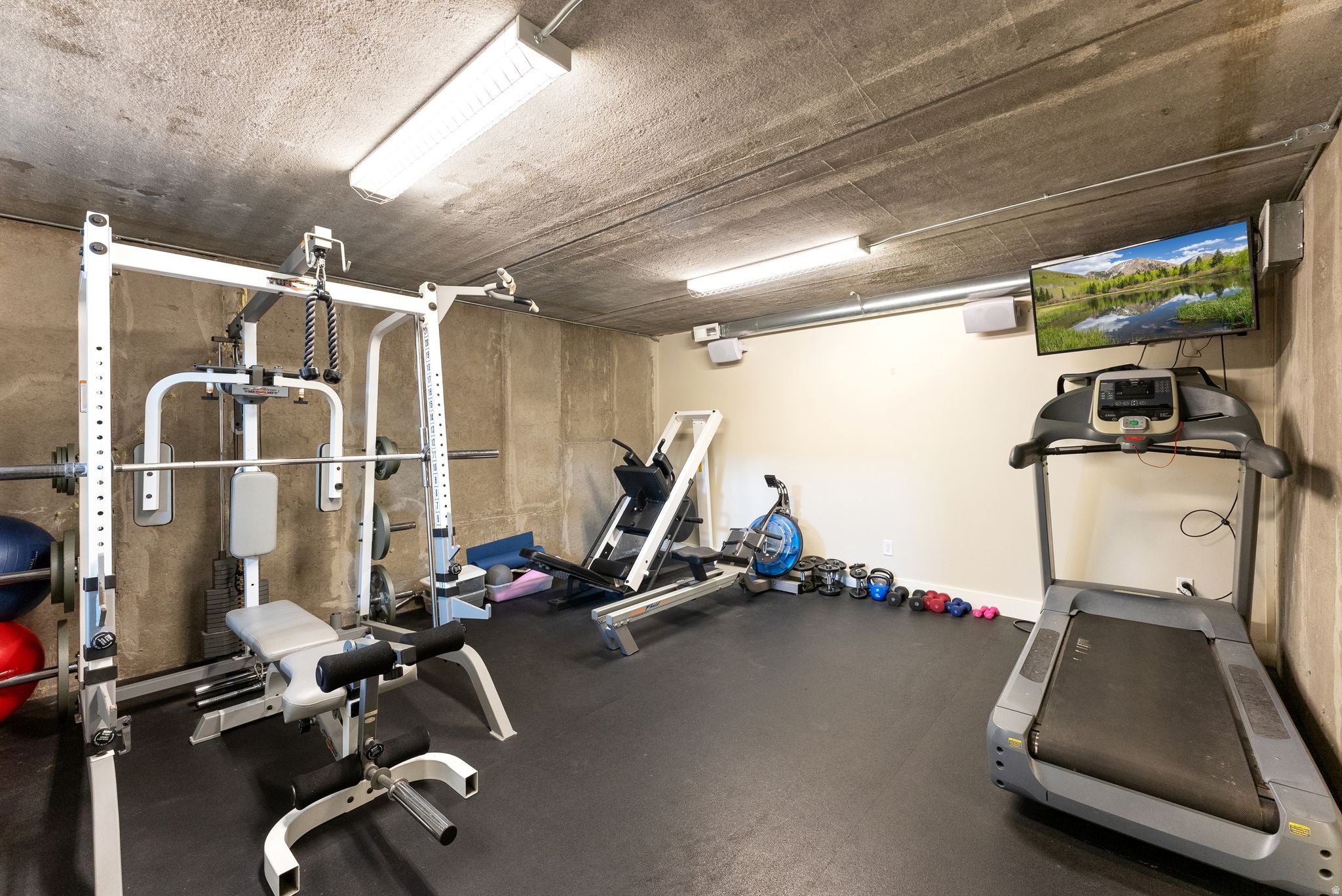 Kaysville, Utah, 84037, United States, 6 Bedrooms Bedrooms, ,5 BathroomsBathrooms,Residential,Active,1973308