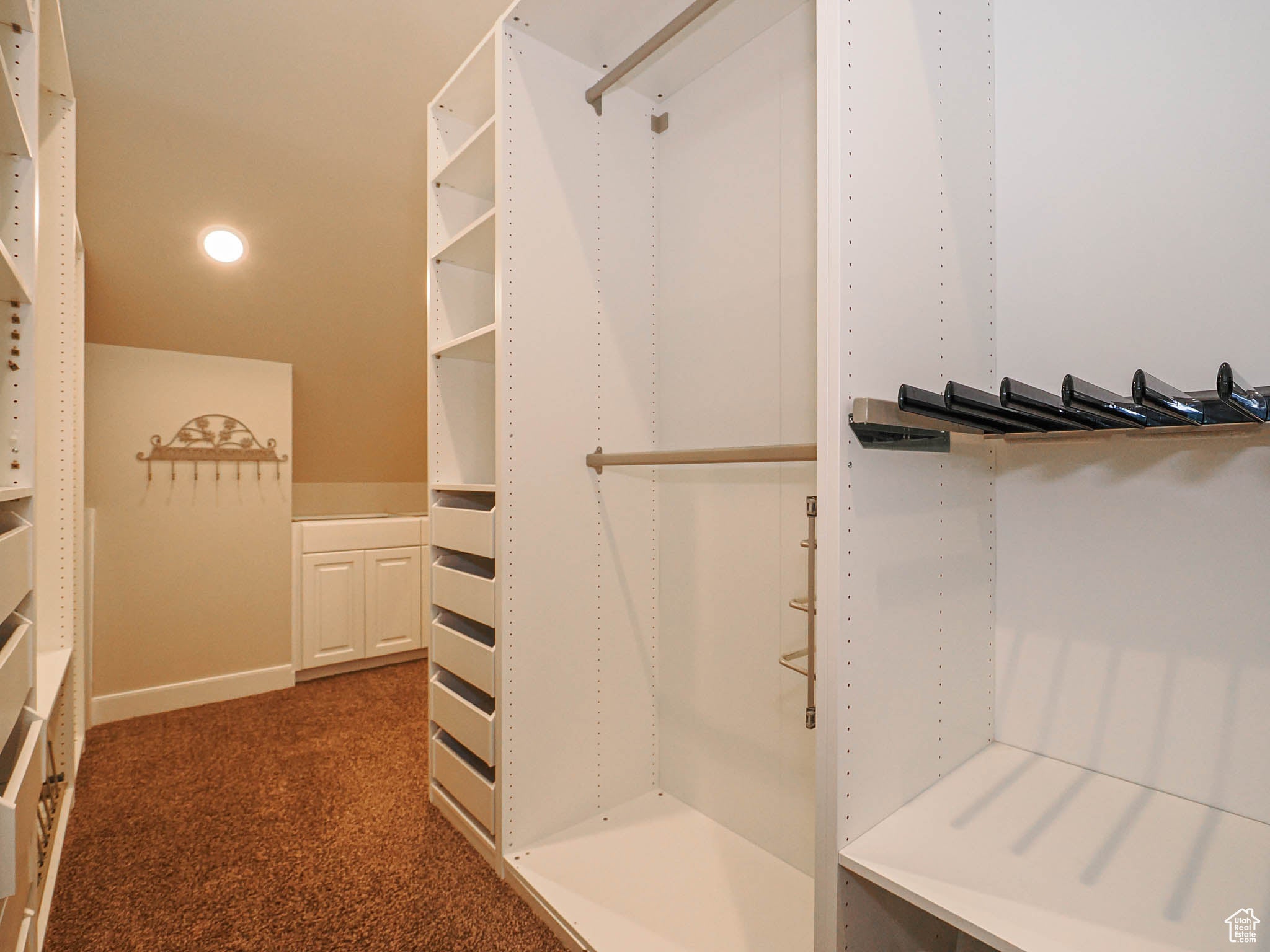 Draper, Utah, 84020, United States, 4 Bedrooms Bedrooms, ,4 BathroomsBathrooms,Residential,Pending,1824917