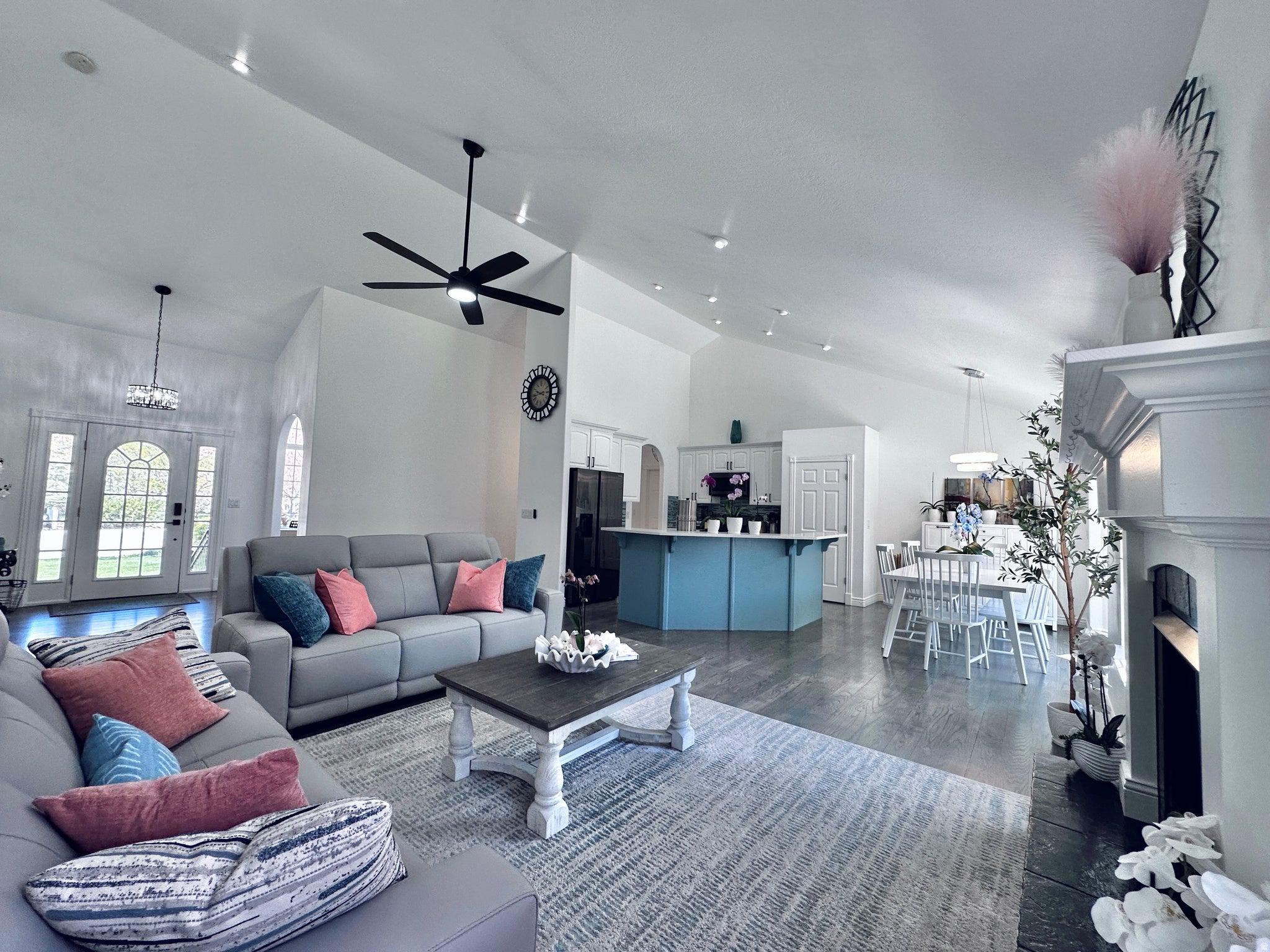 Springville, Utah, 84663, United States, 7 Bedrooms Bedrooms, ,5 BathroomsBathrooms,Residential,Active,2006980