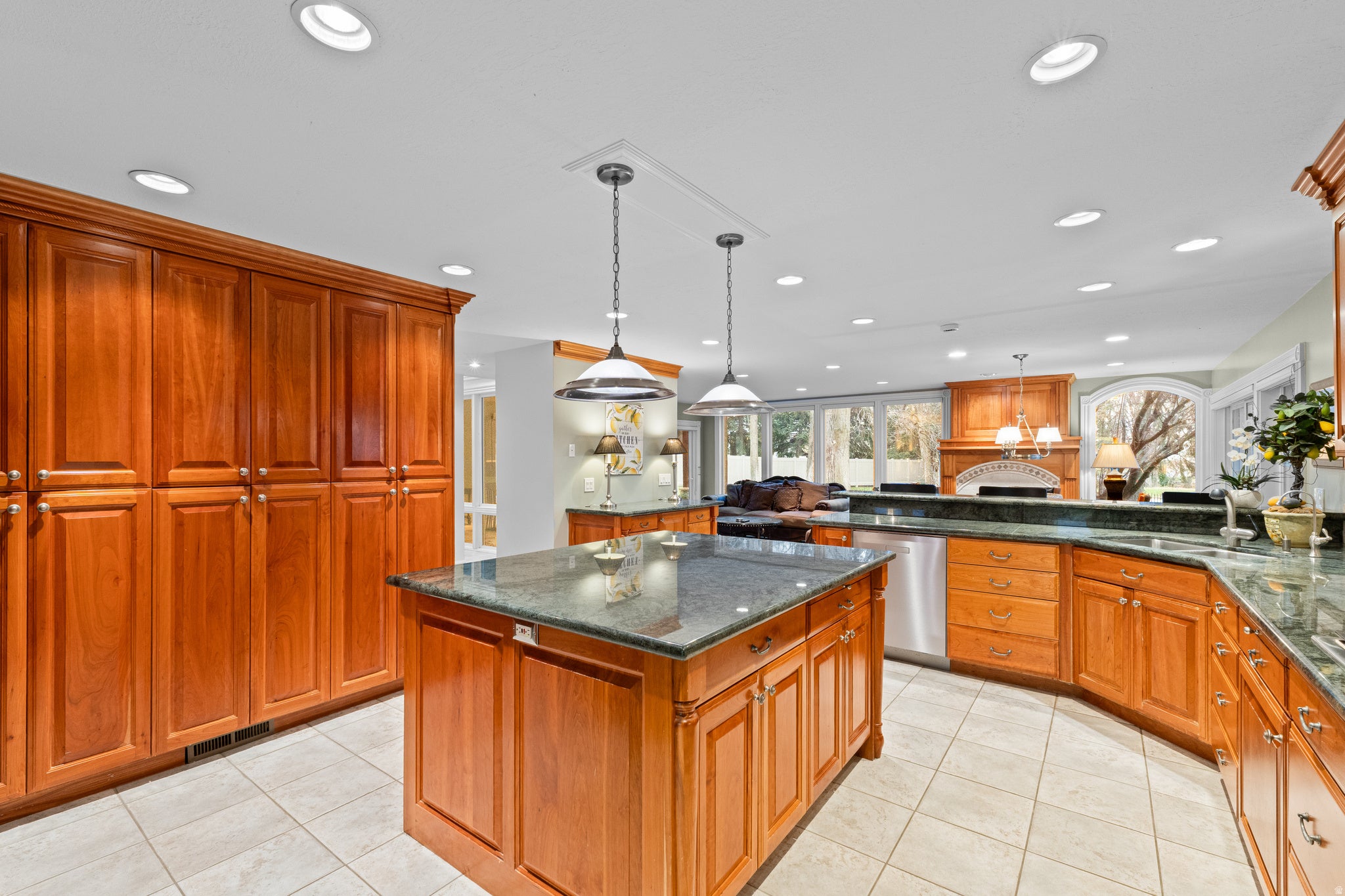 Bountiful, Utah, 84010, United States, 3 Bedrooms Bedrooms, ,3 BathroomsBathrooms,Residential,Active,2006883