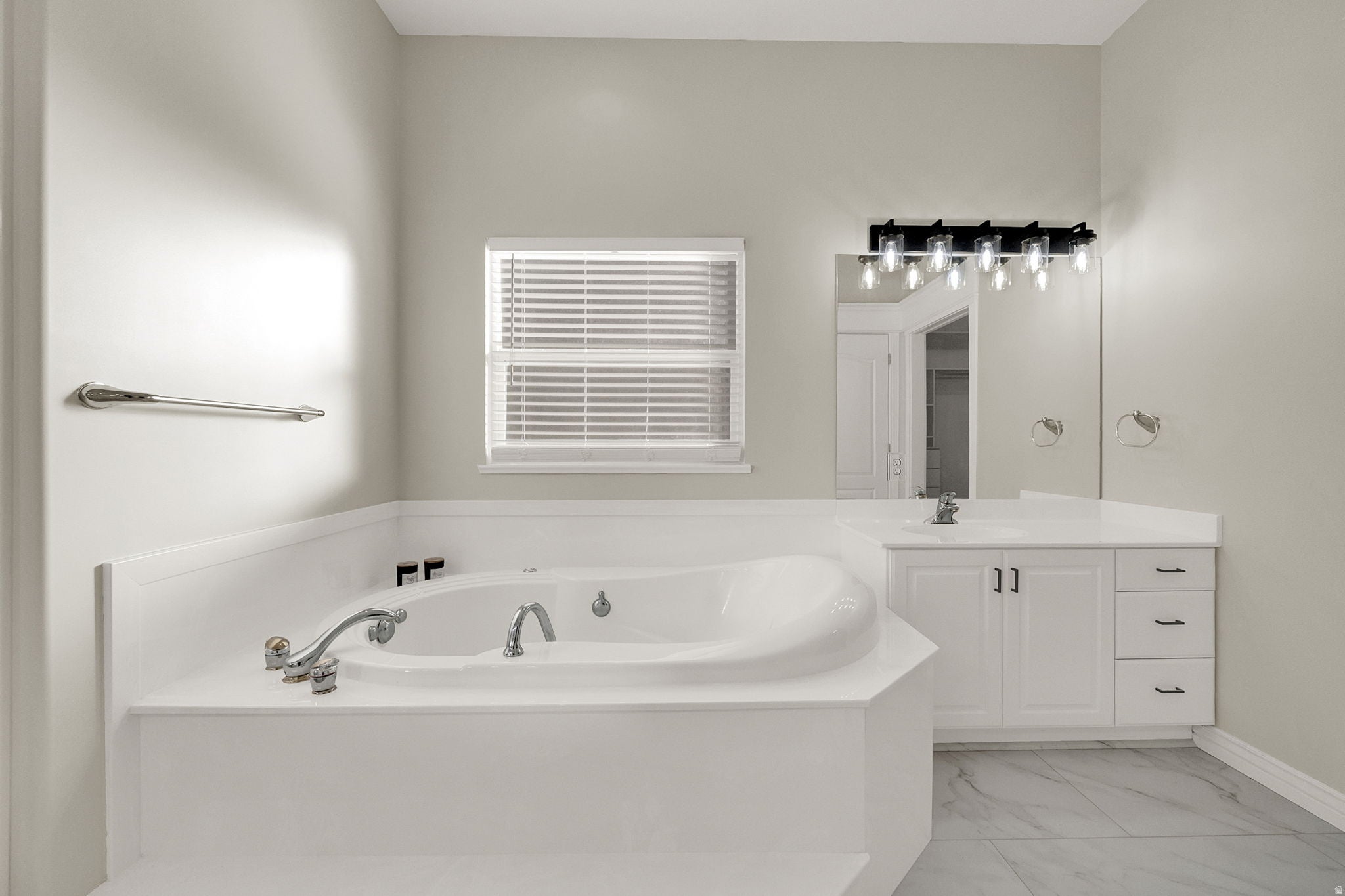 Perry, Utah, 84302, United States, 6 Bedrooms Bedrooms, ,5 BathroomsBathrooms,Residential,Active,2045022